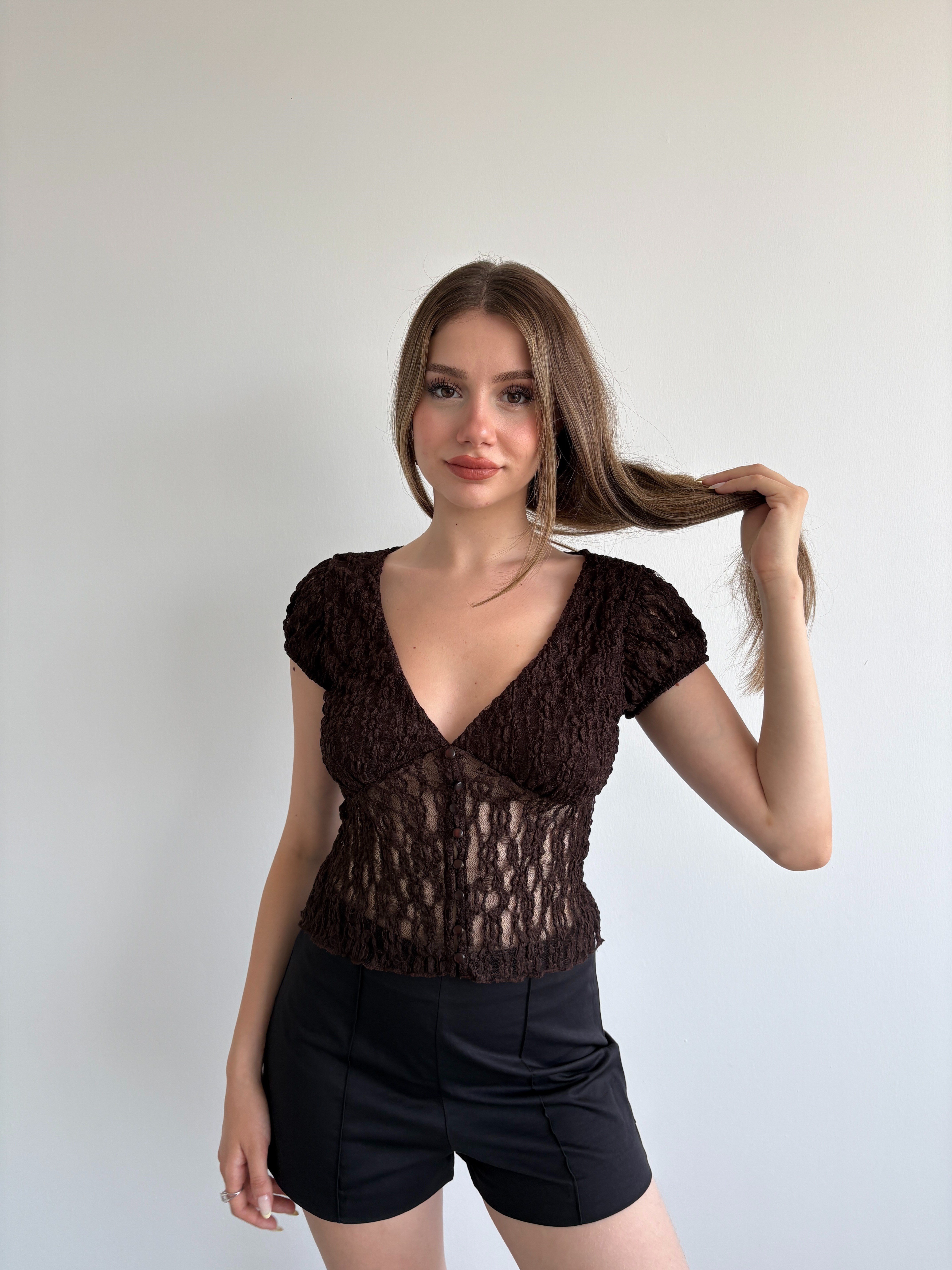 Düğmeli Dantel Crop