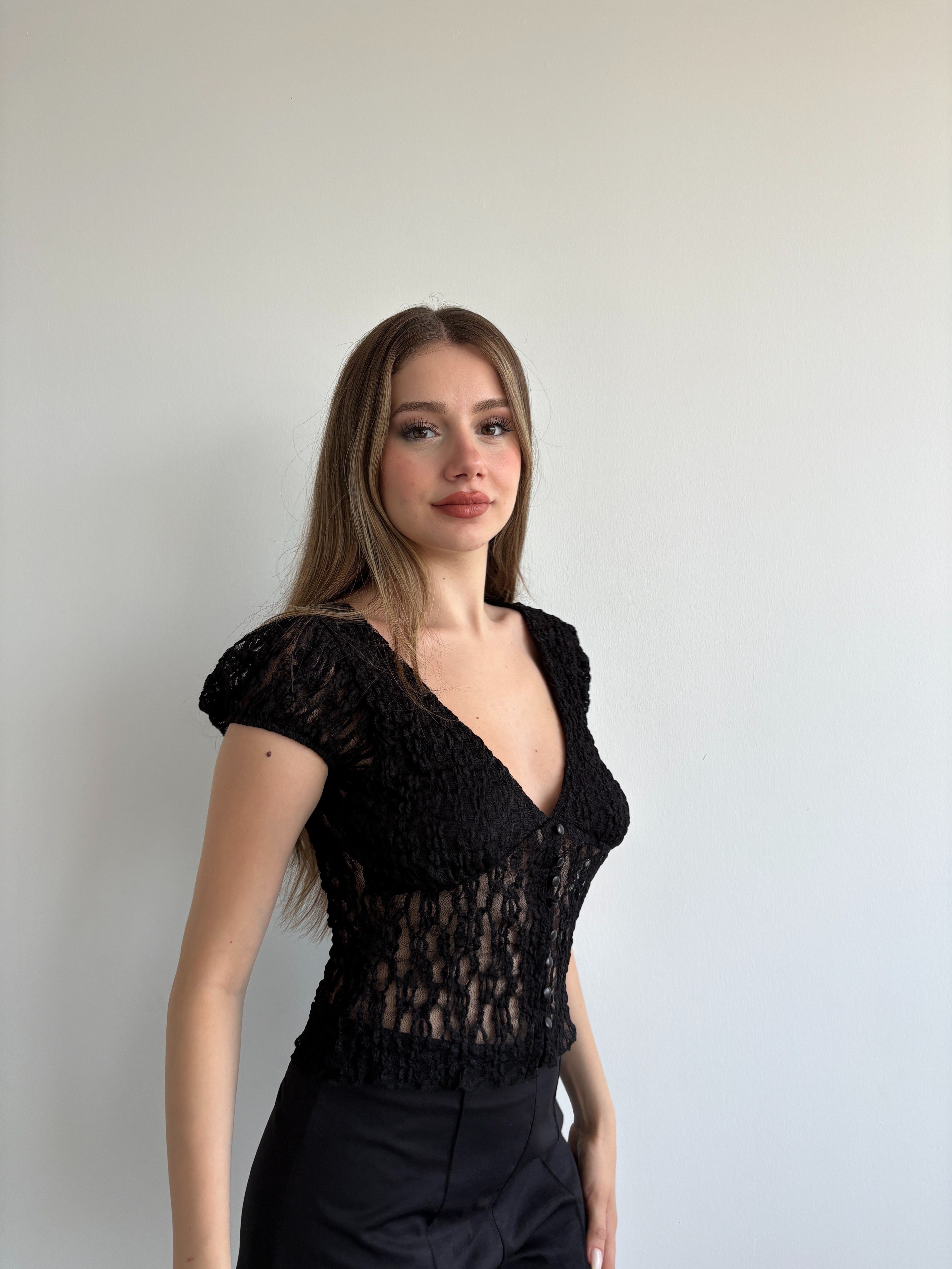 Düğmeli Dantel Crop