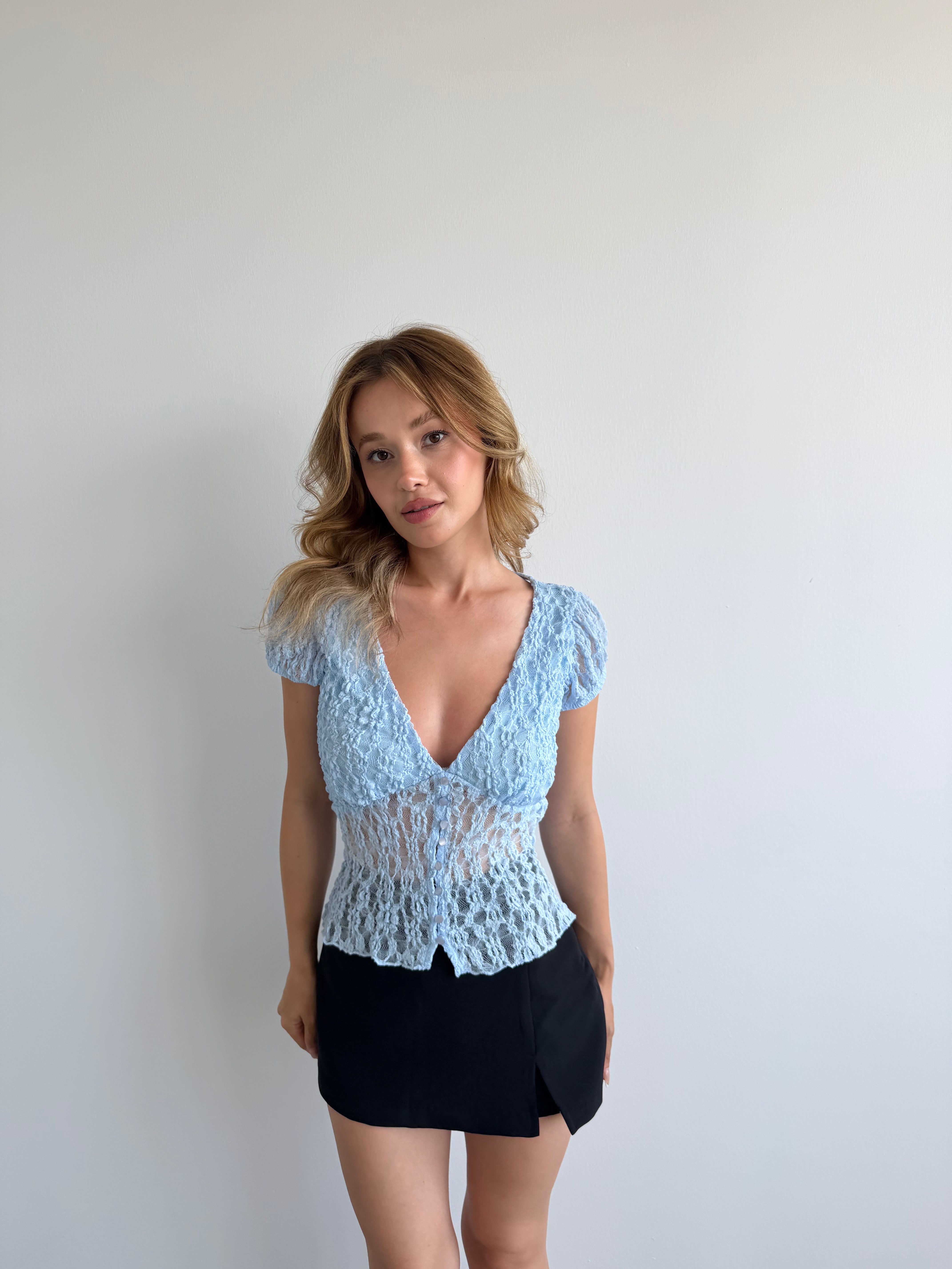 Düğmeli Dantel Crop