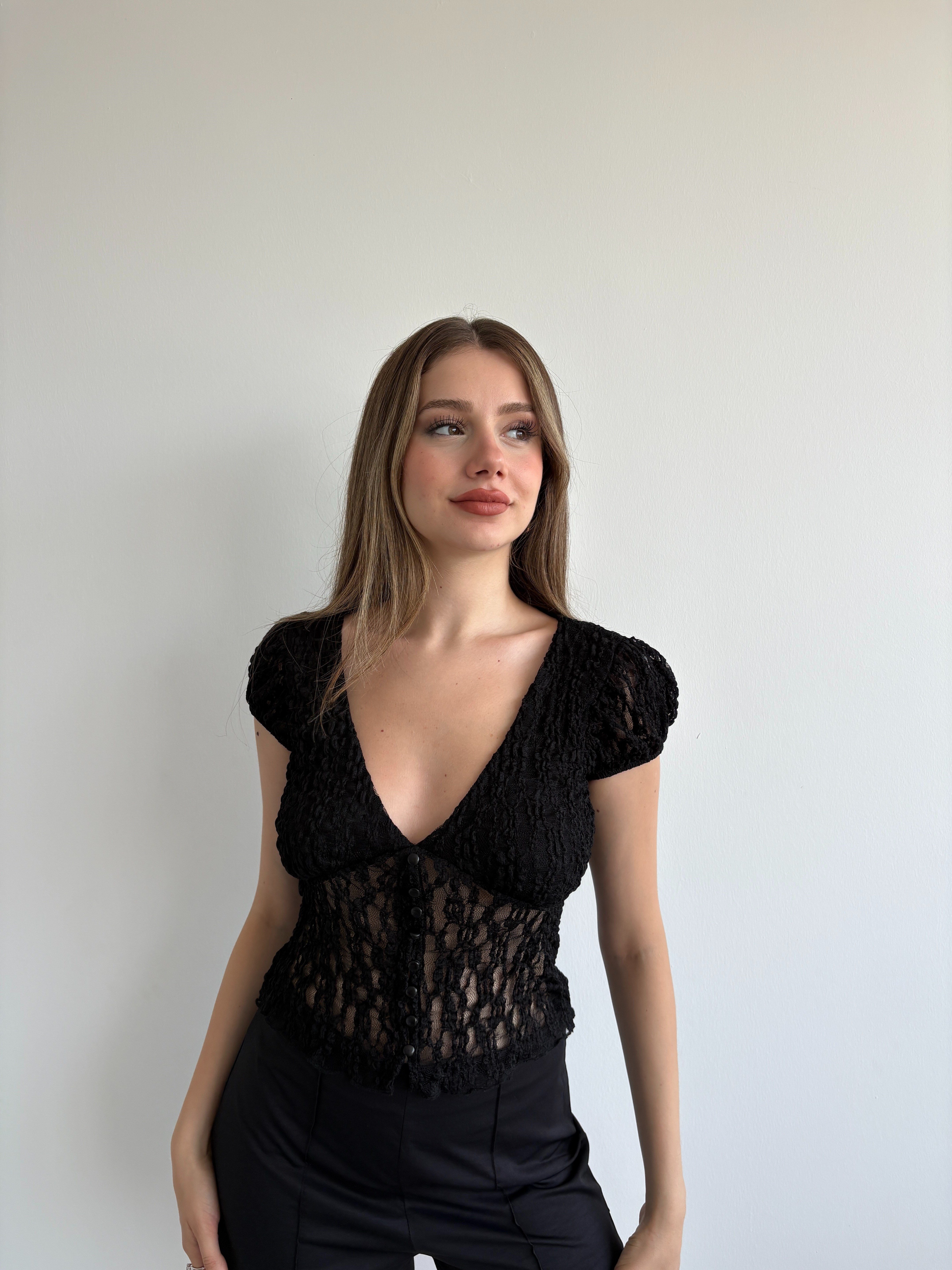 Düğmeli Dantel Crop