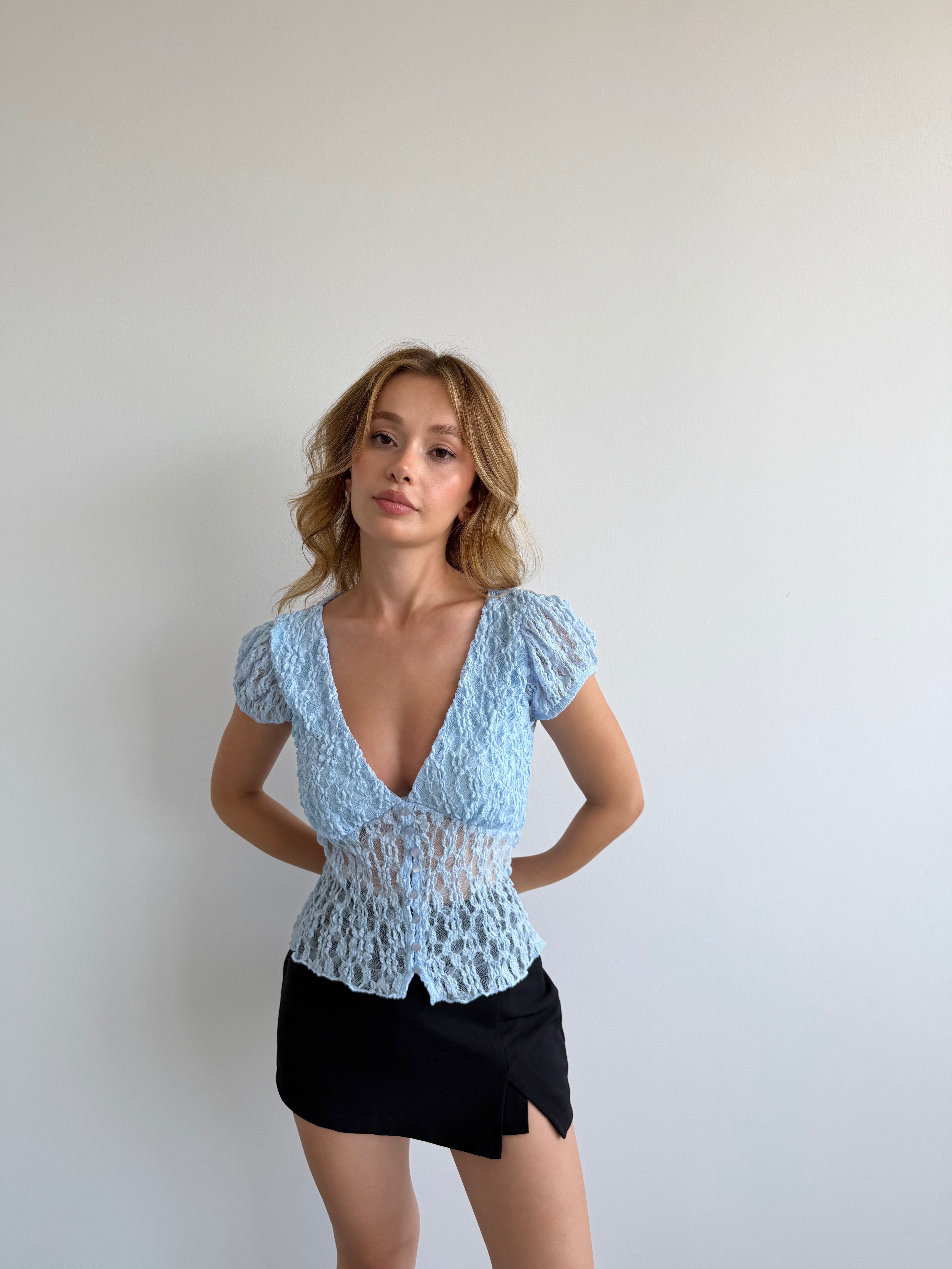 Düğmeli Dantel Crop