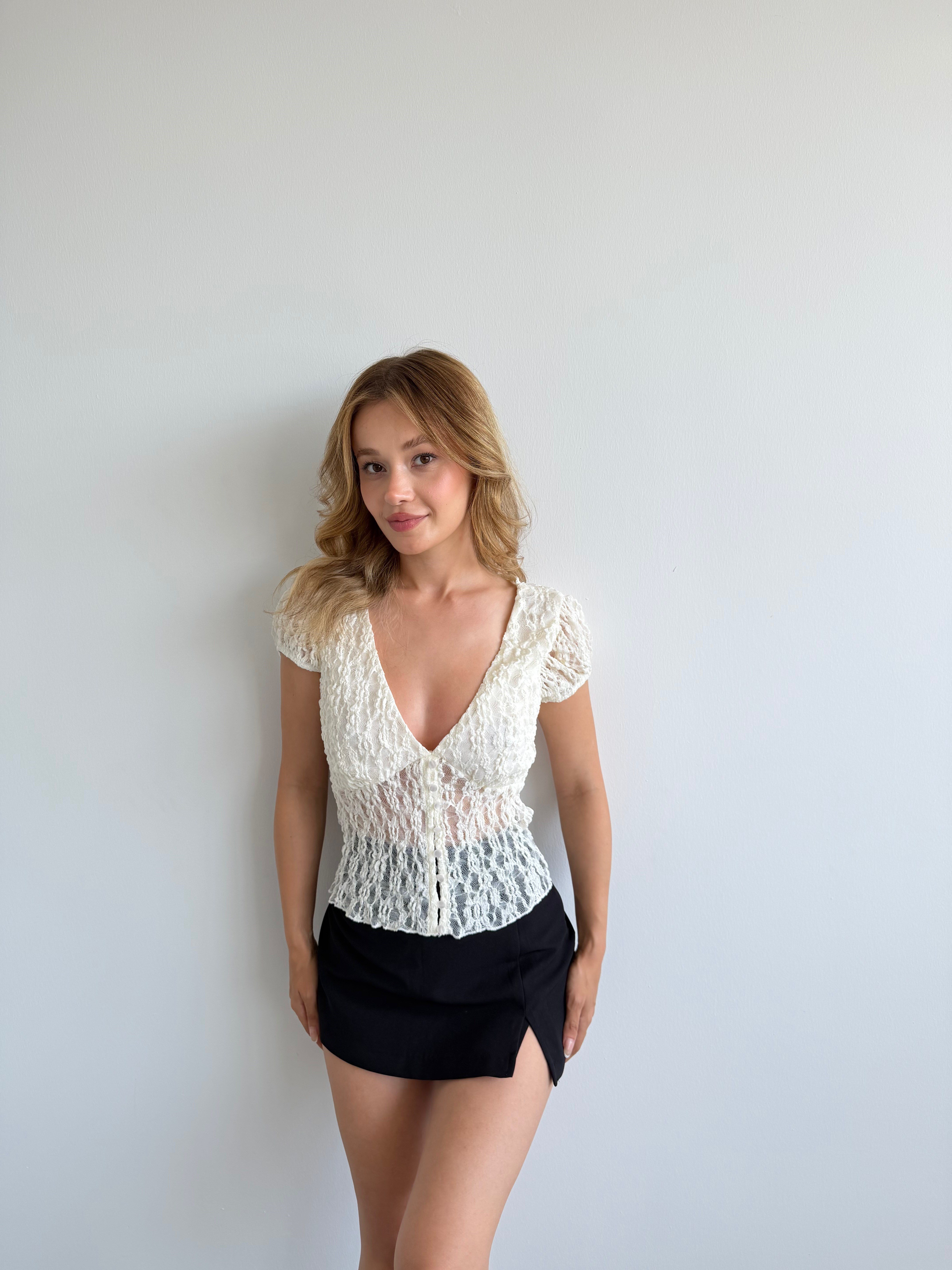 Düğmeli Dantel Crop