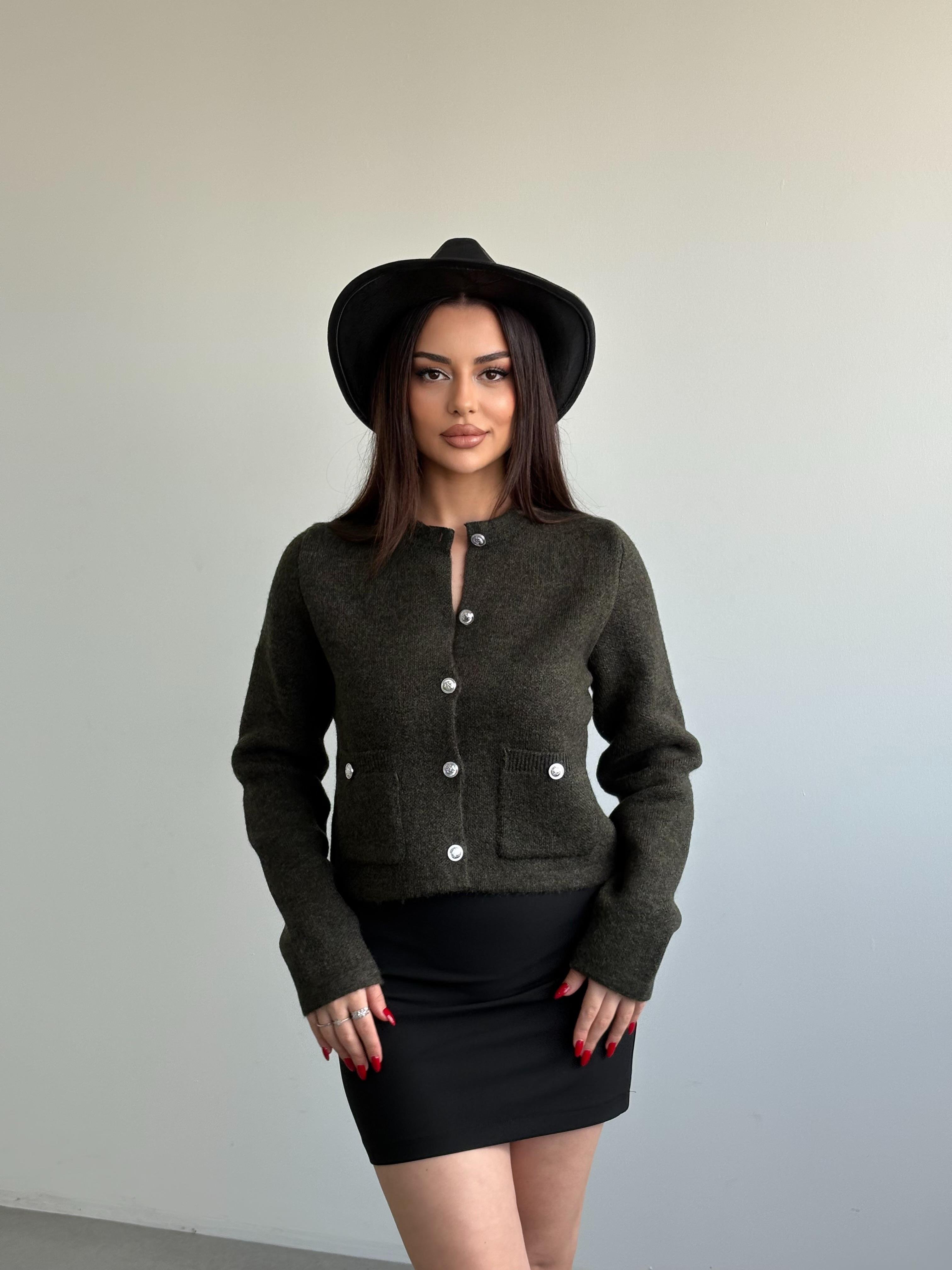 Düğmeli Triko Hırka