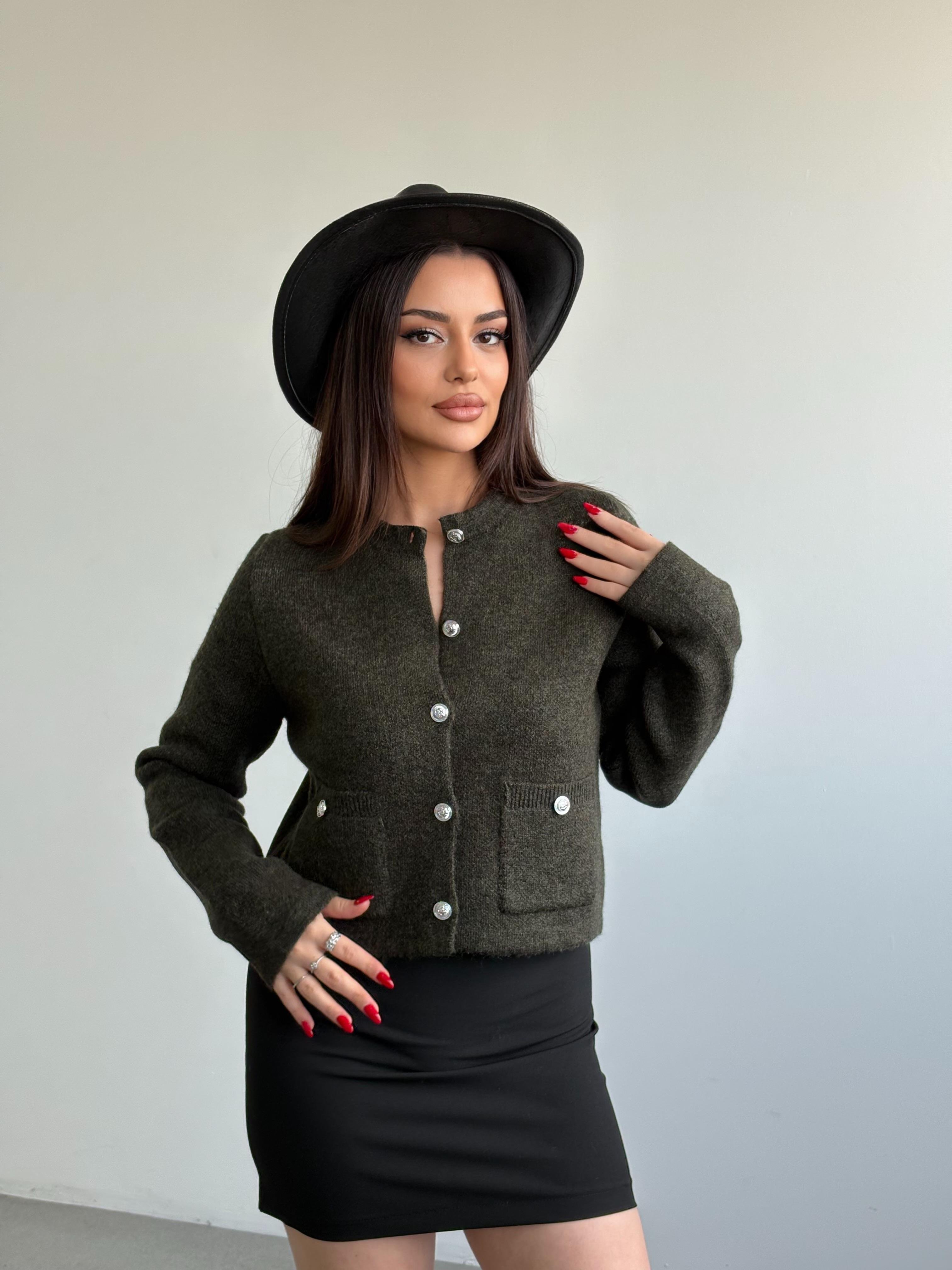 Düğmeli Triko Hırka