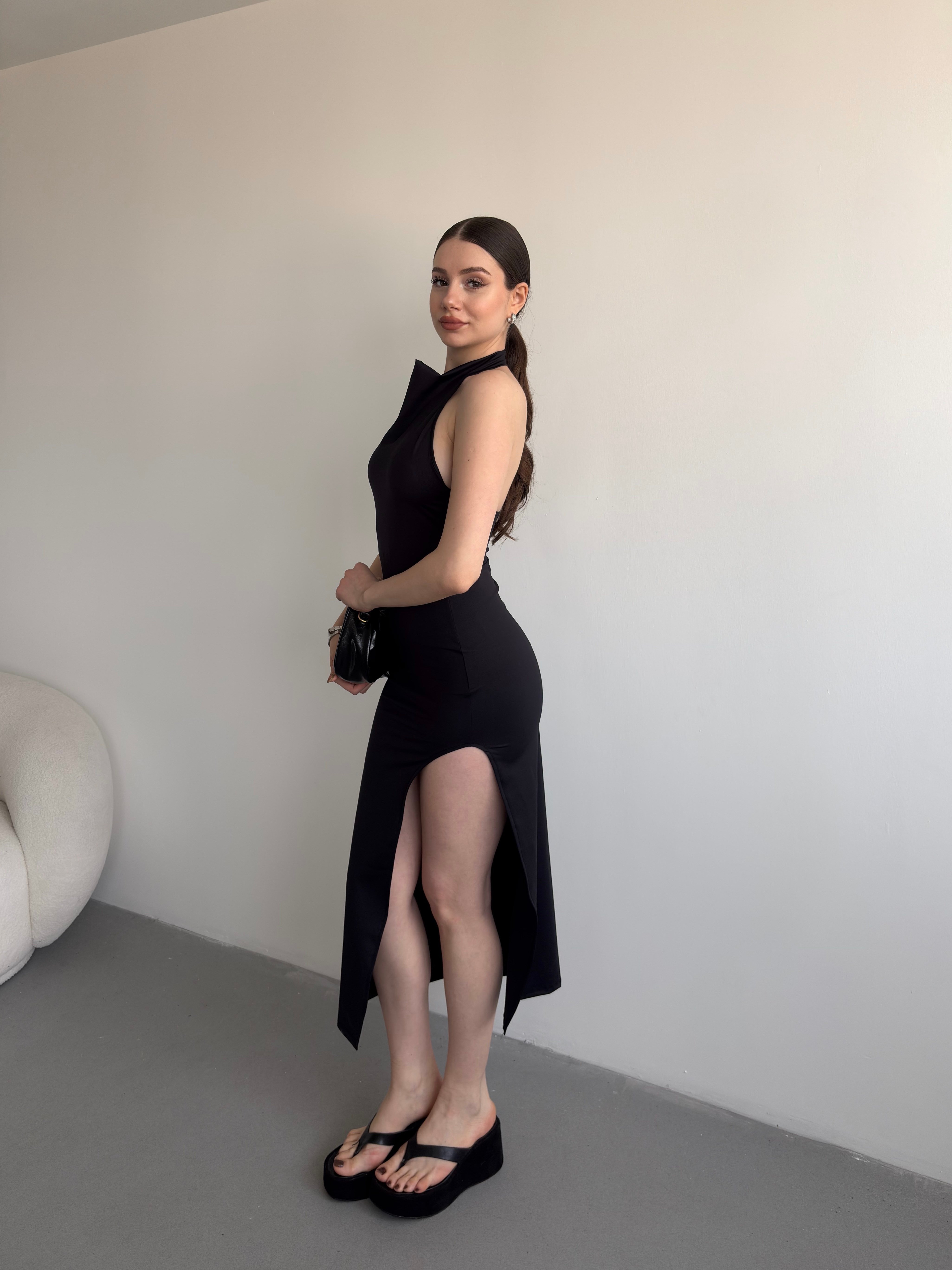 Halter Yaka Yırtmaçlı Elbise
