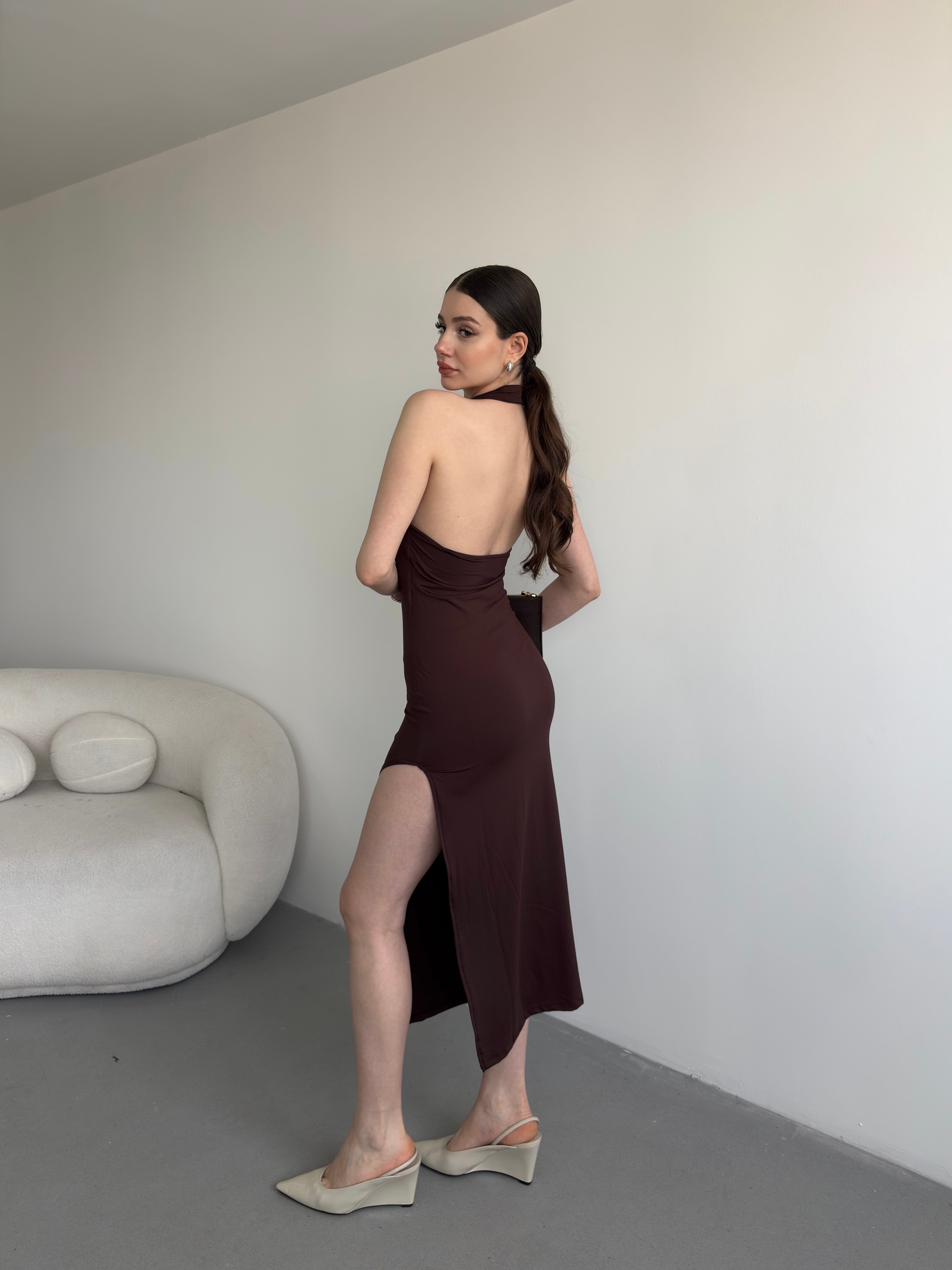 Halter Yaka Yırtmaçlı Elbise
