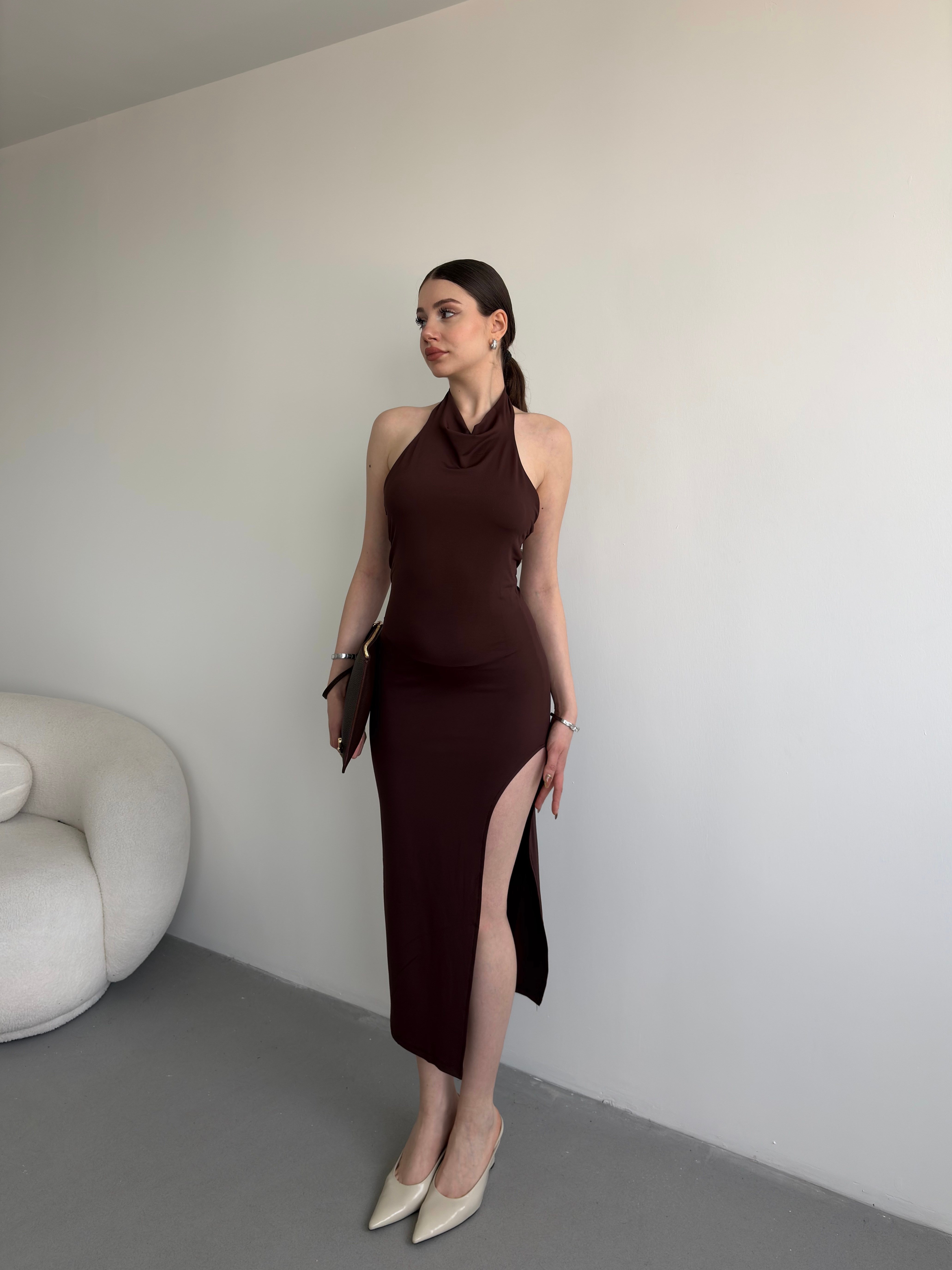 Halter Yaka Yırtmaçlı Elbise