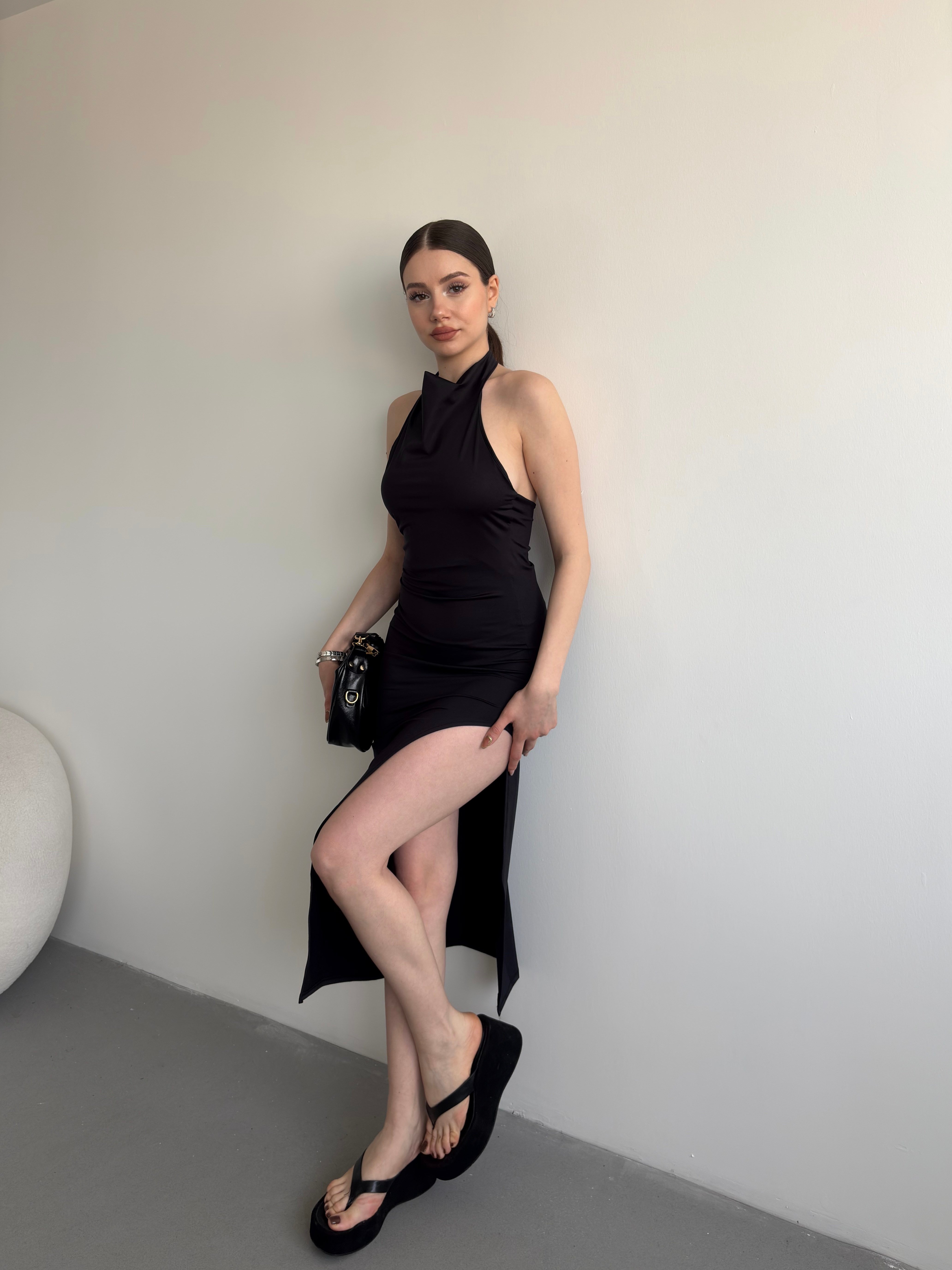 Halter Yaka Yırtmaçlı Elbise