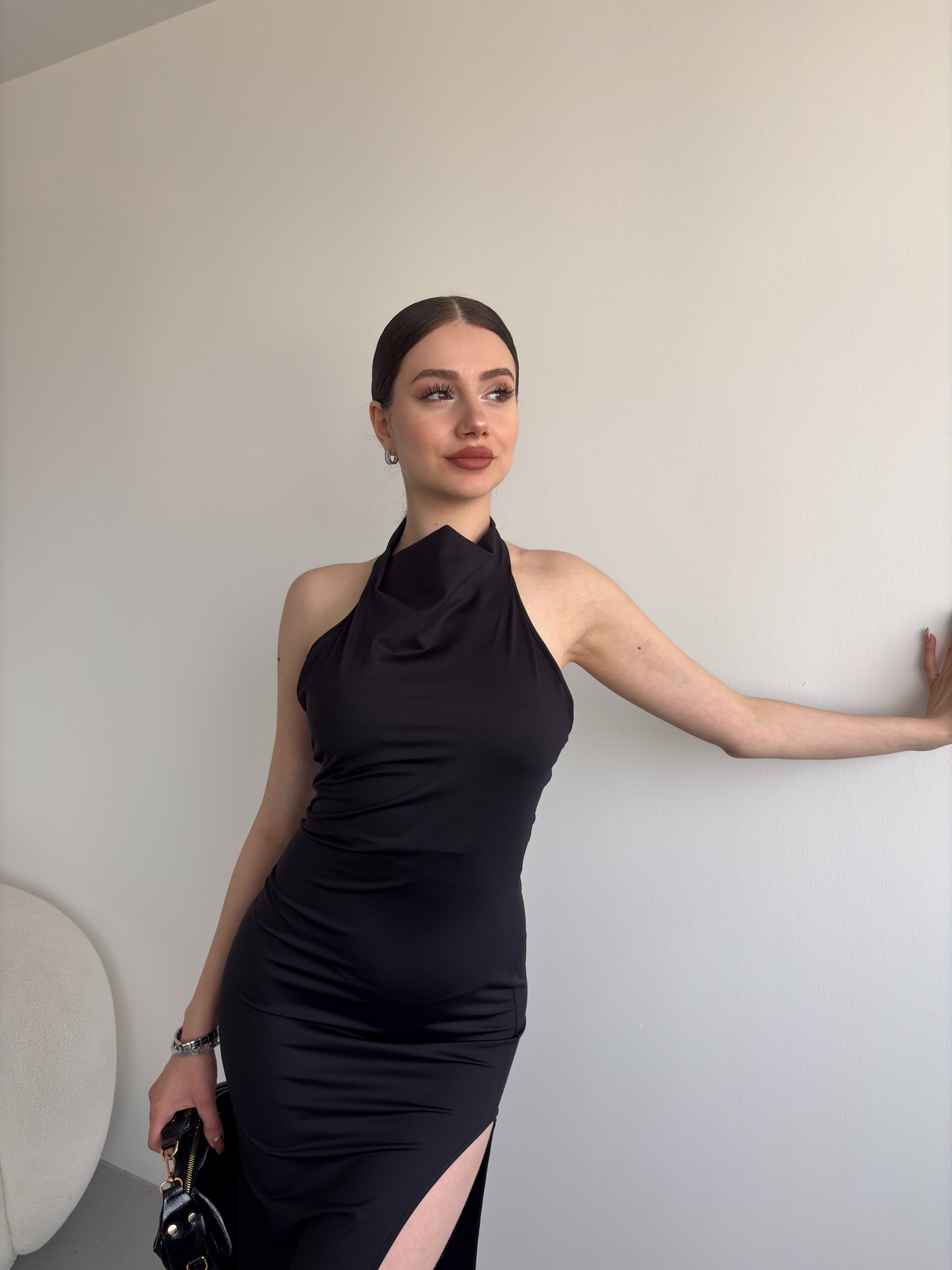 Halter Yaka Yırtmaçlı Elbise