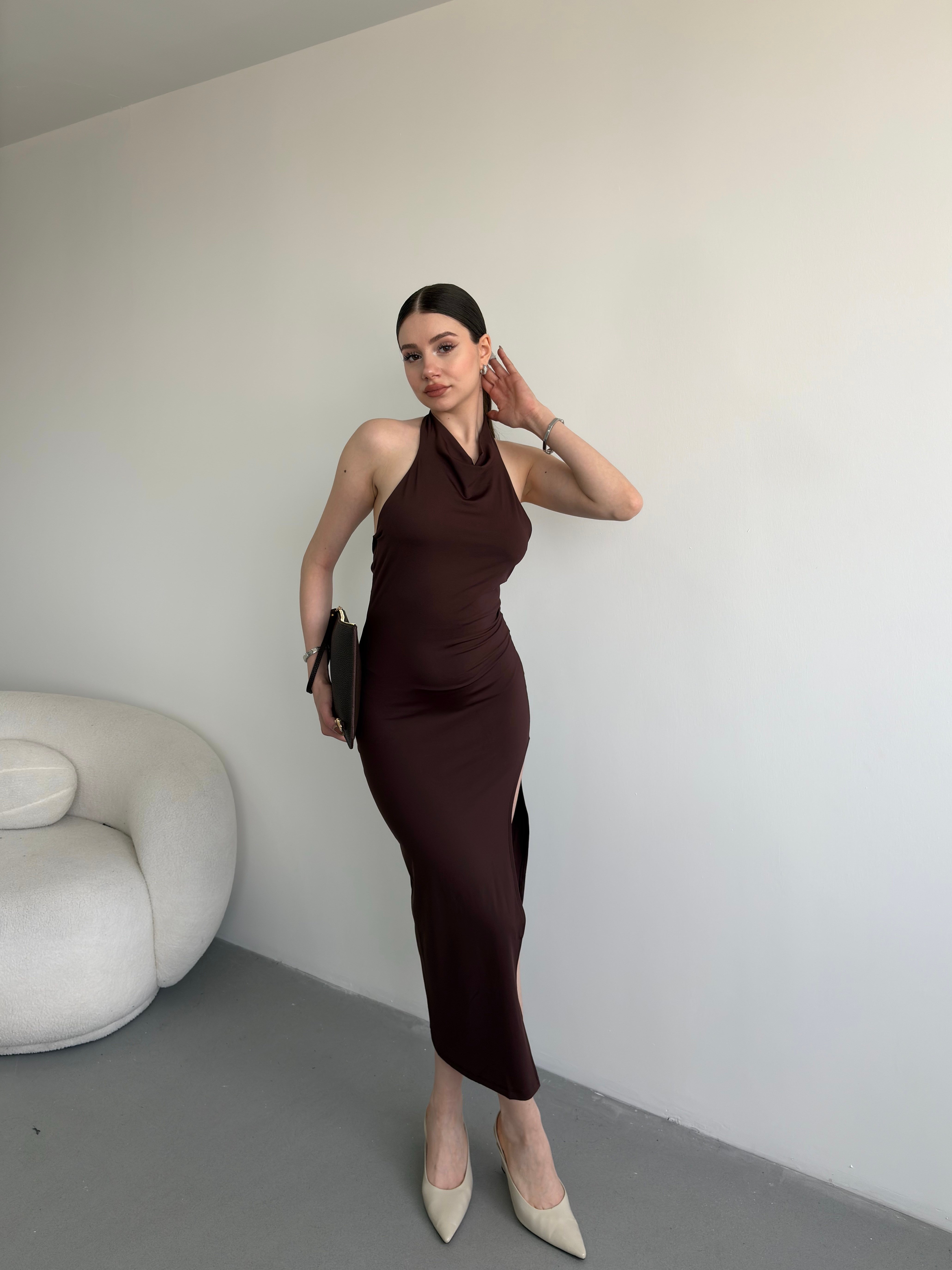 Halter Yaka Yırtmaçlı Elbise