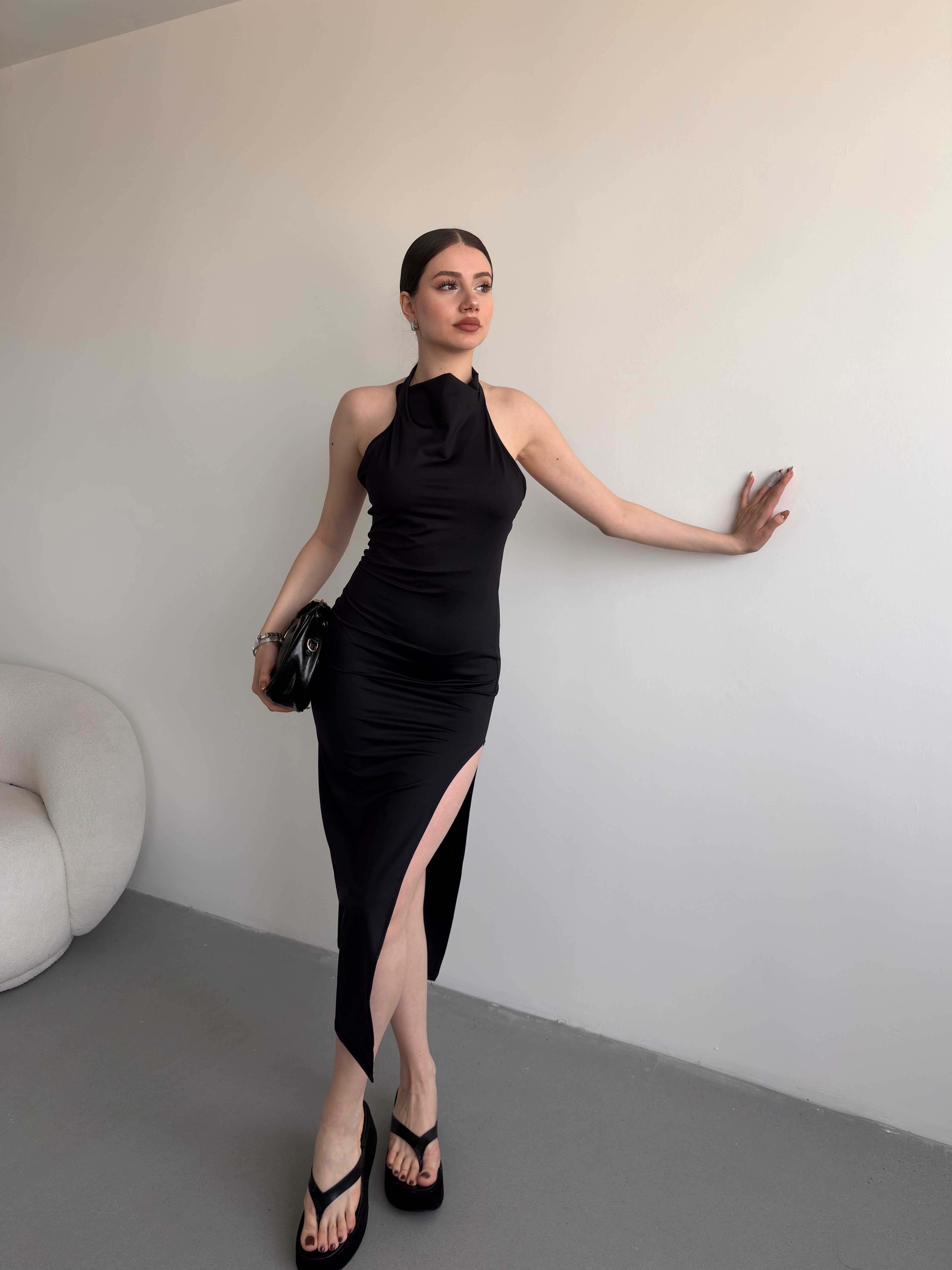 Halter Yaka Yırtmaçlı Elbise