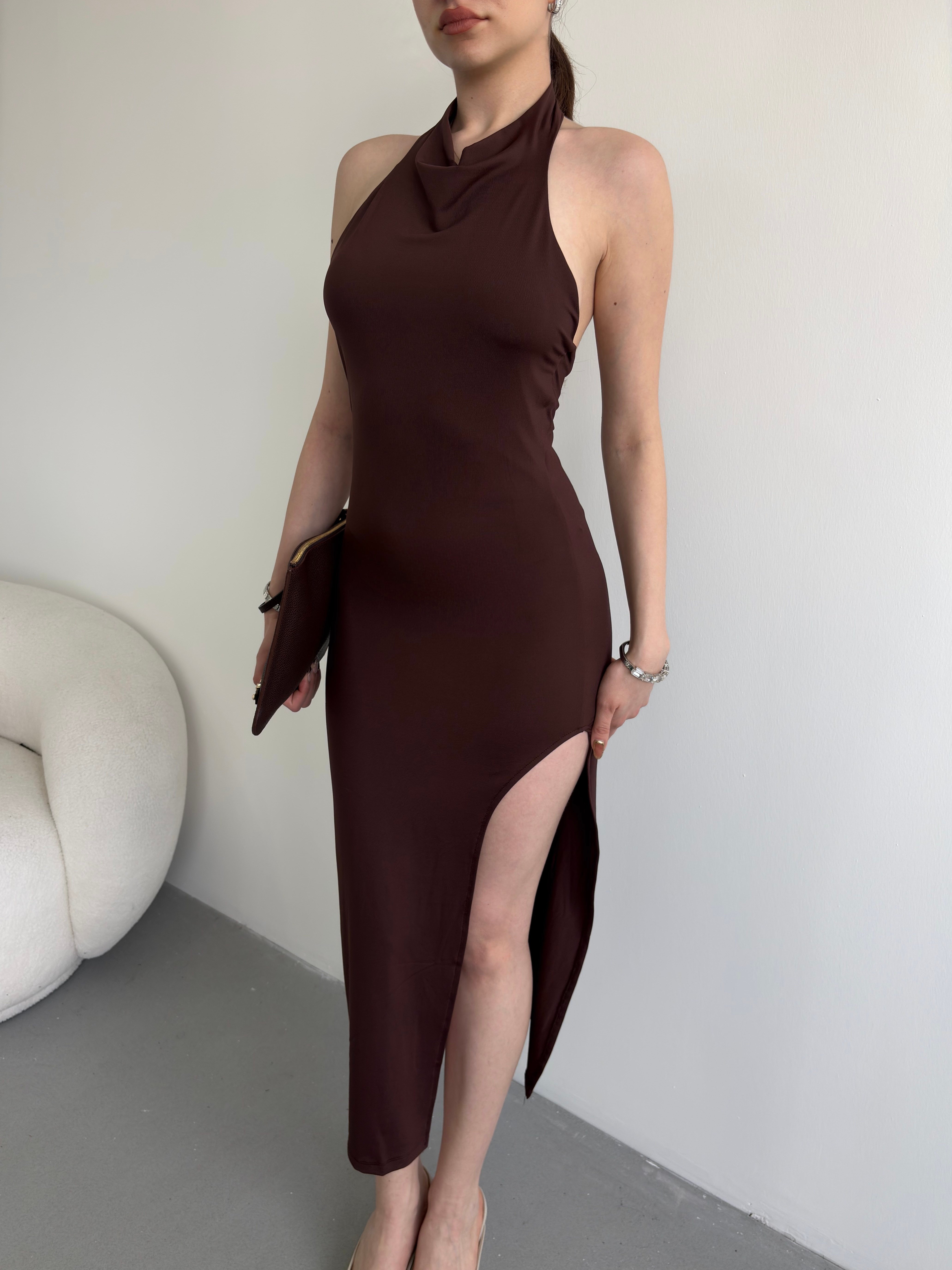 Halter Yaka Yırtmaçlı Elbise