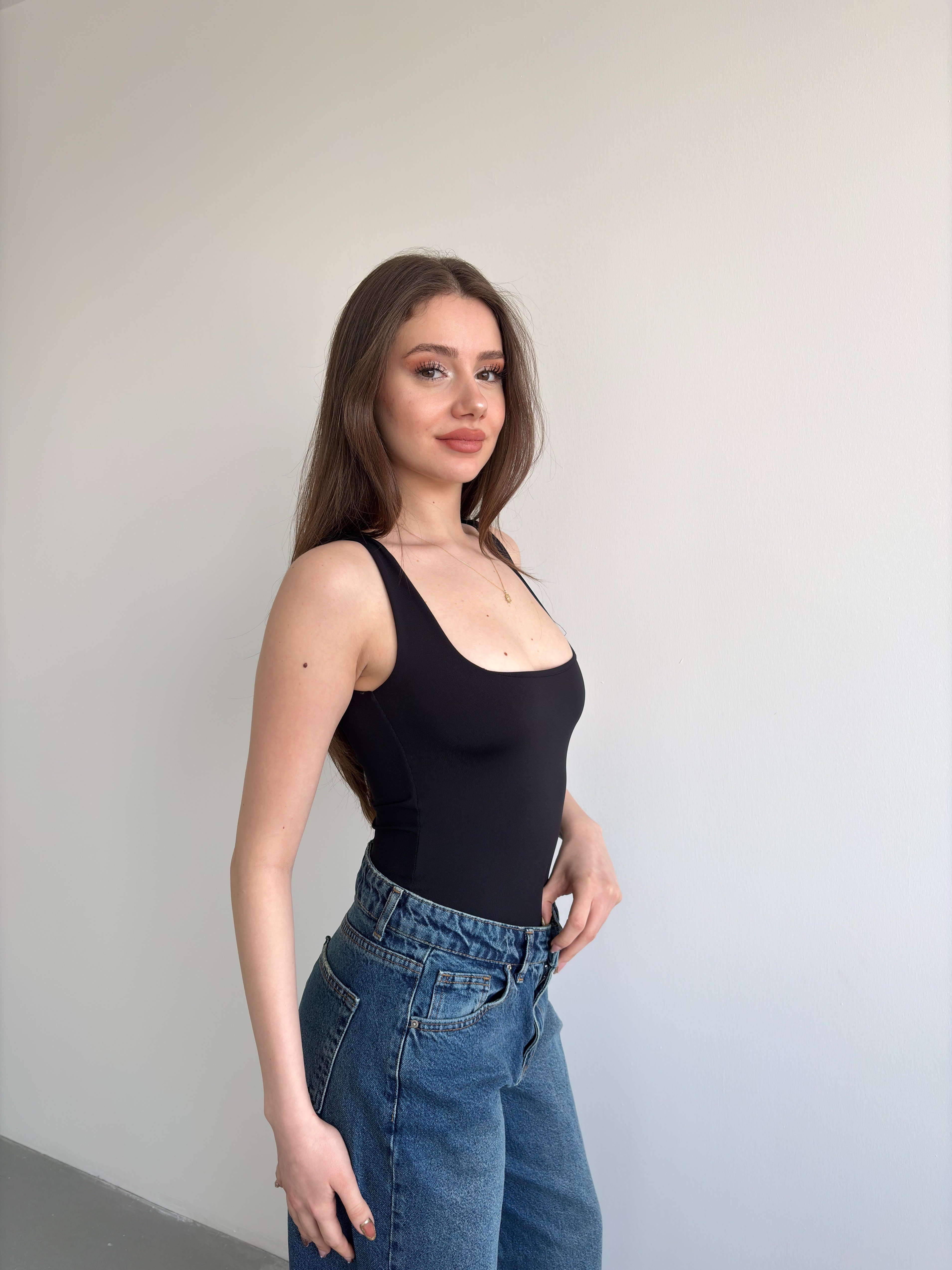 Kare Yaka Sırt Detay Bodysuit