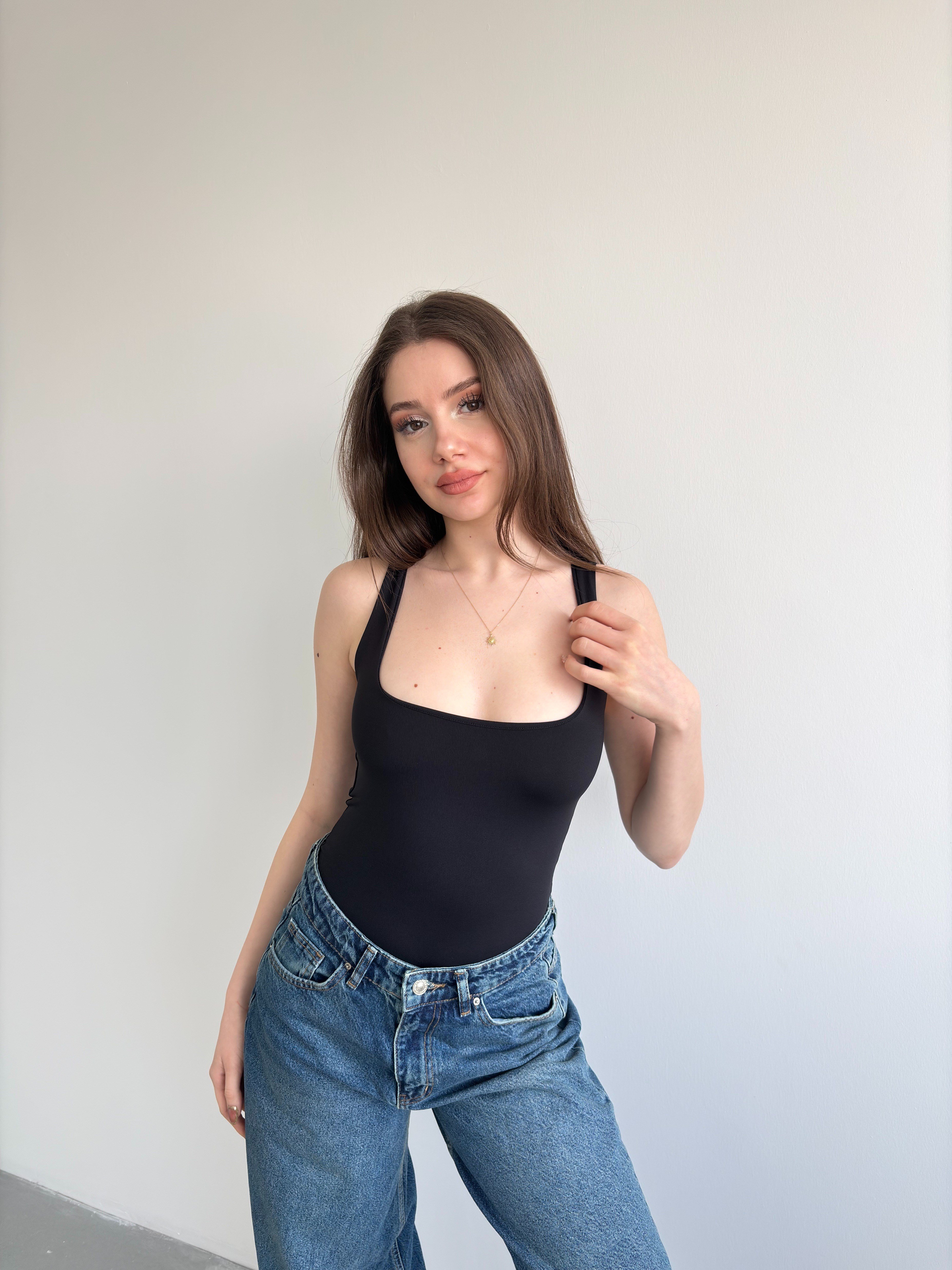 Kare Yaka Sırt Detay Bodysuit