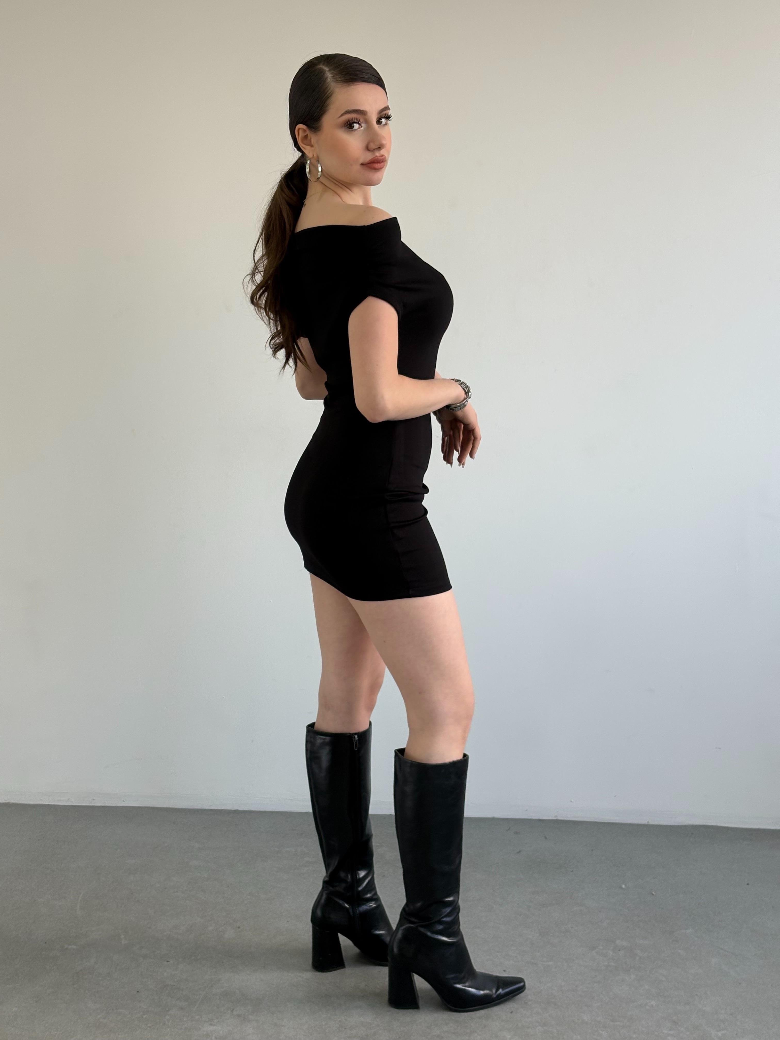 Kayık Yaka Muadil Elbise