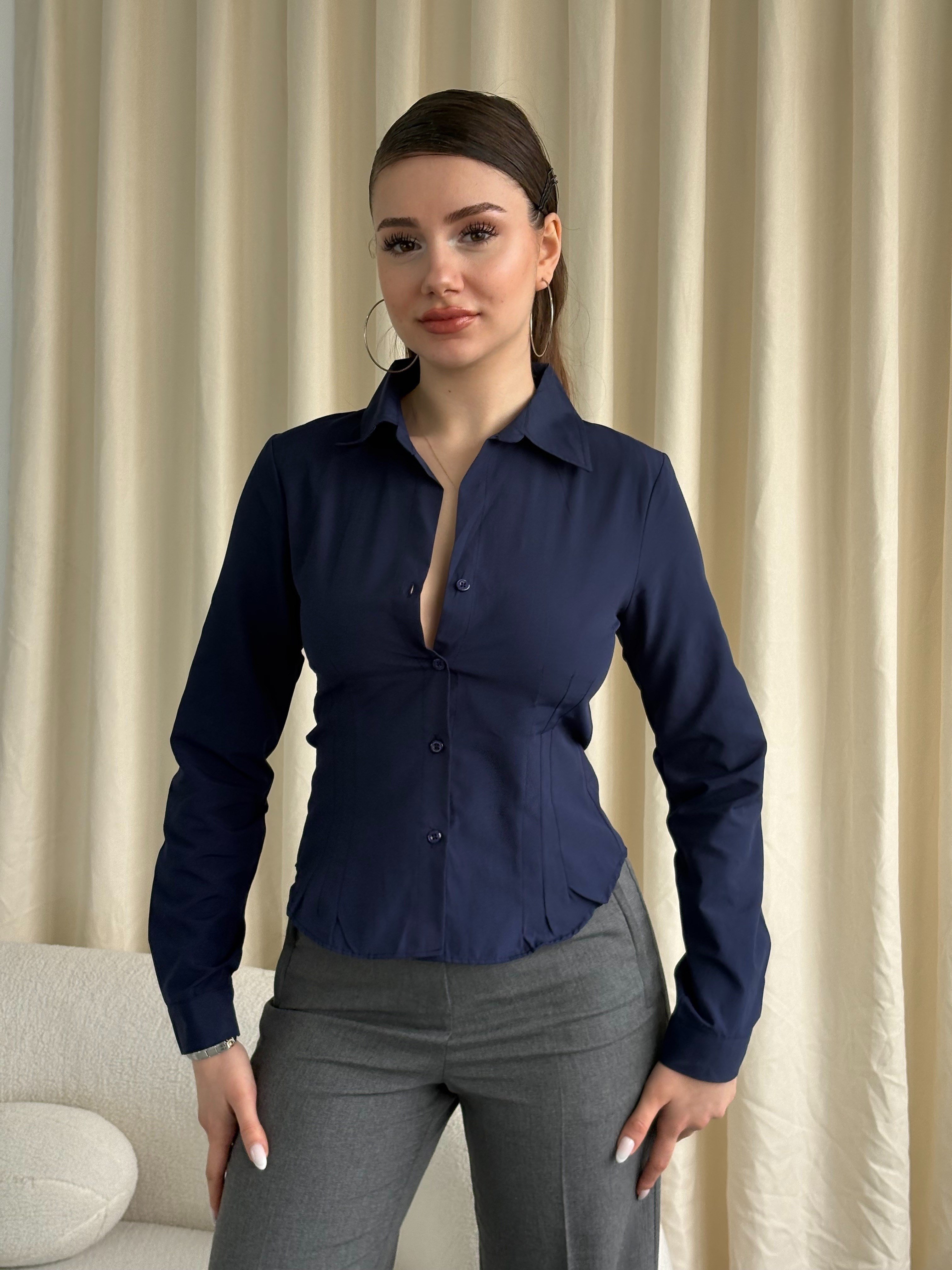 Korsaj Detaylı Fit Gömlek