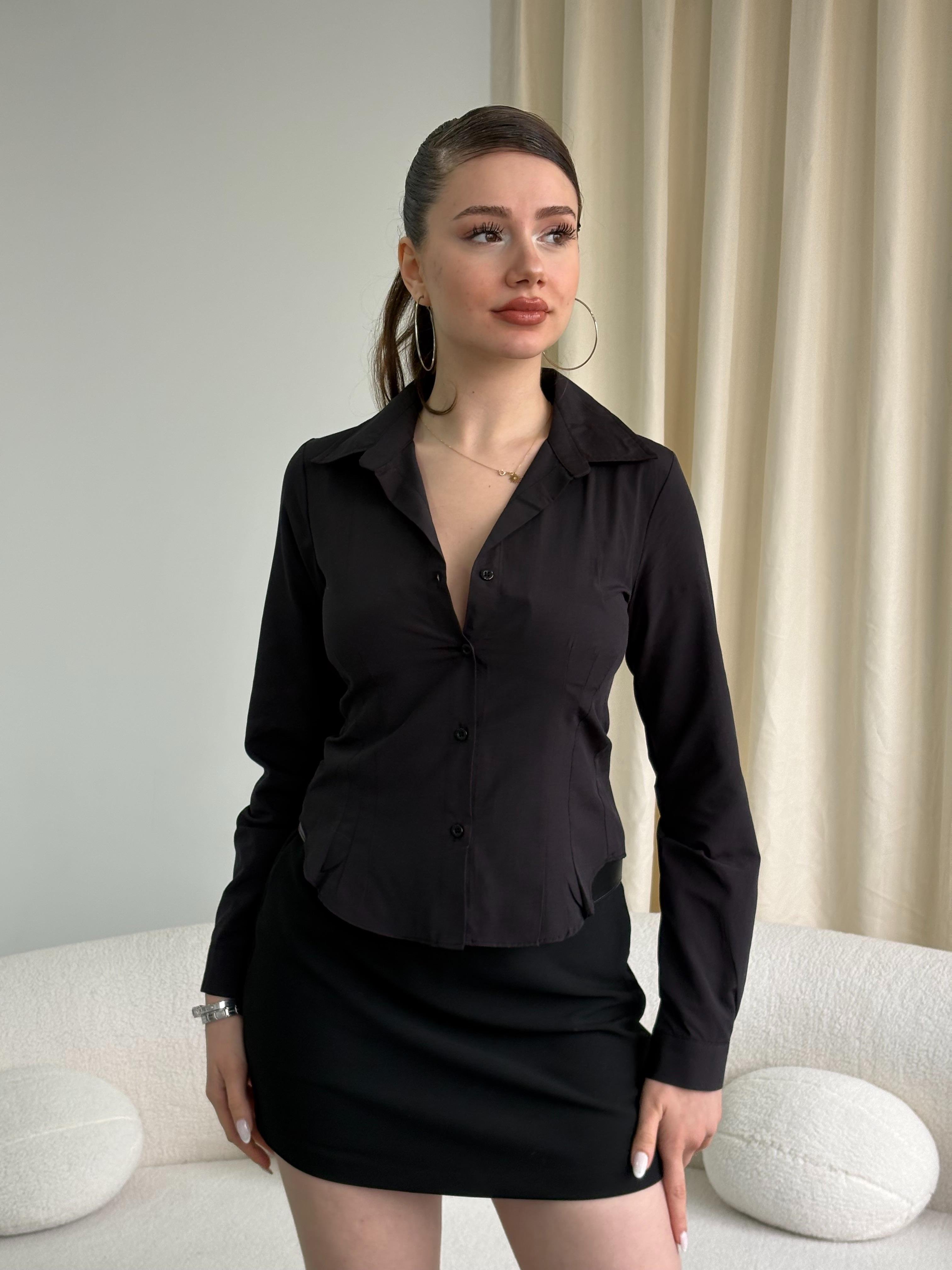 Korsaj Detaylı Fit Gömlek