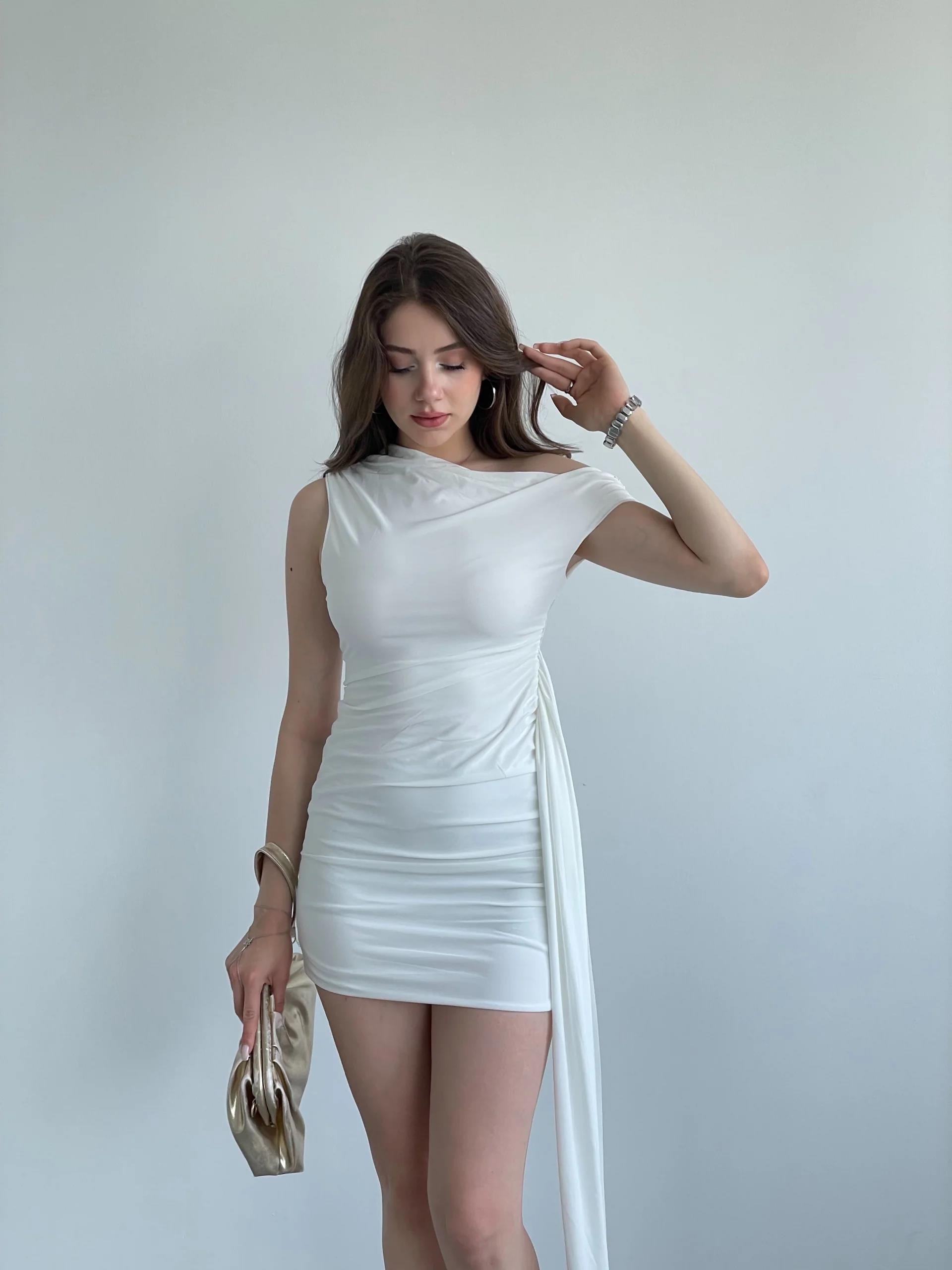 Kuşaklı Asimetrik Sandy Elbise