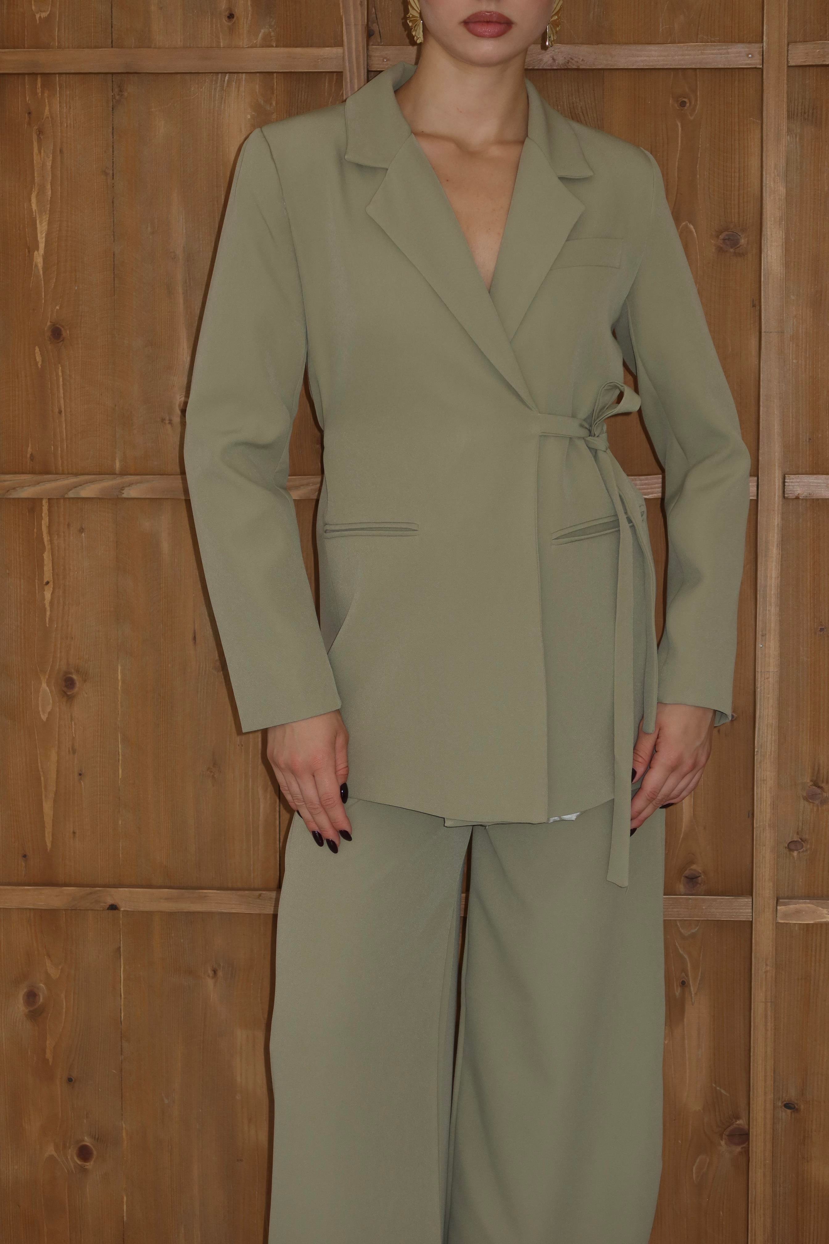 Kuşaklı Double Blazer Takım