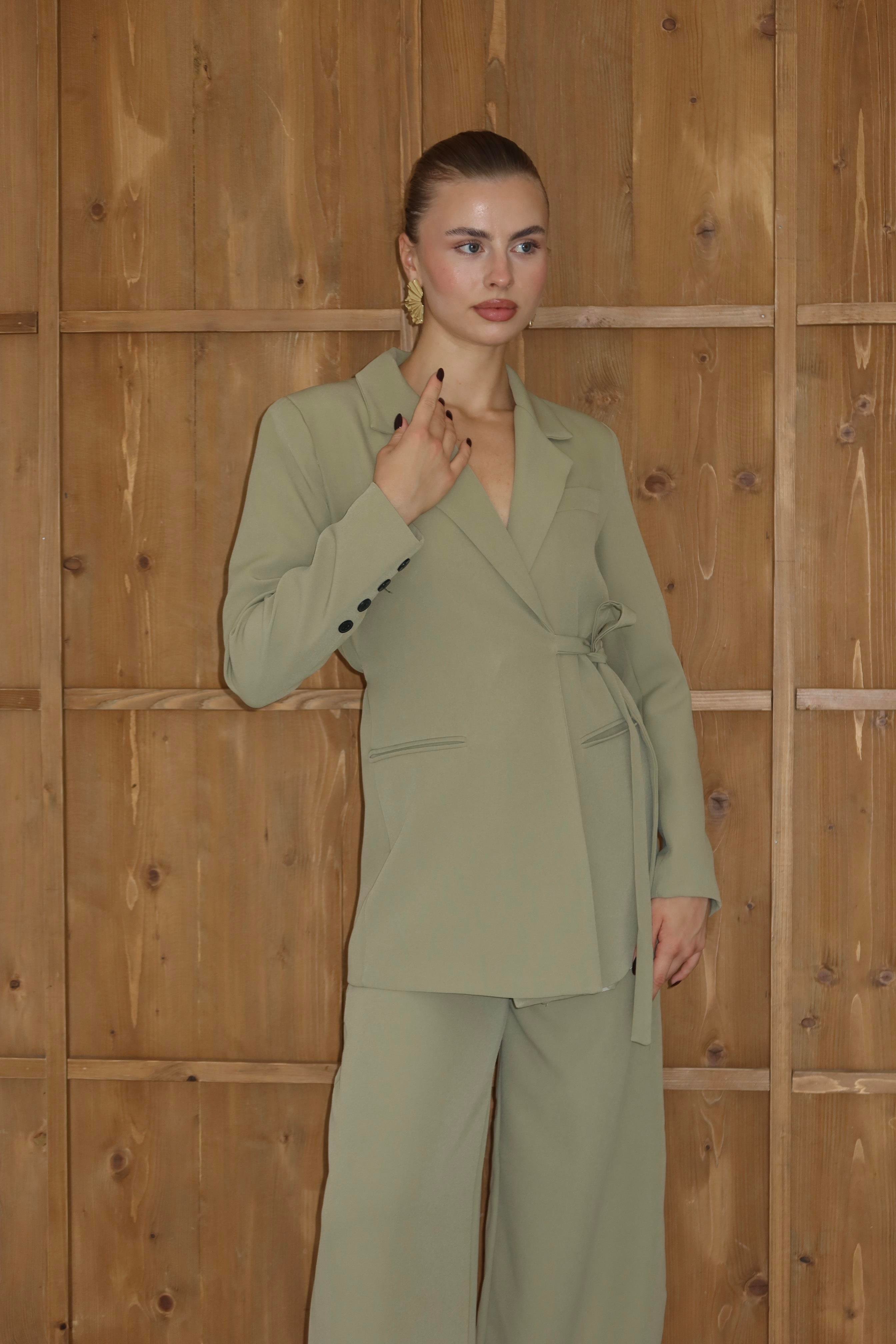 Kuşaklı Double Blazer Takım
