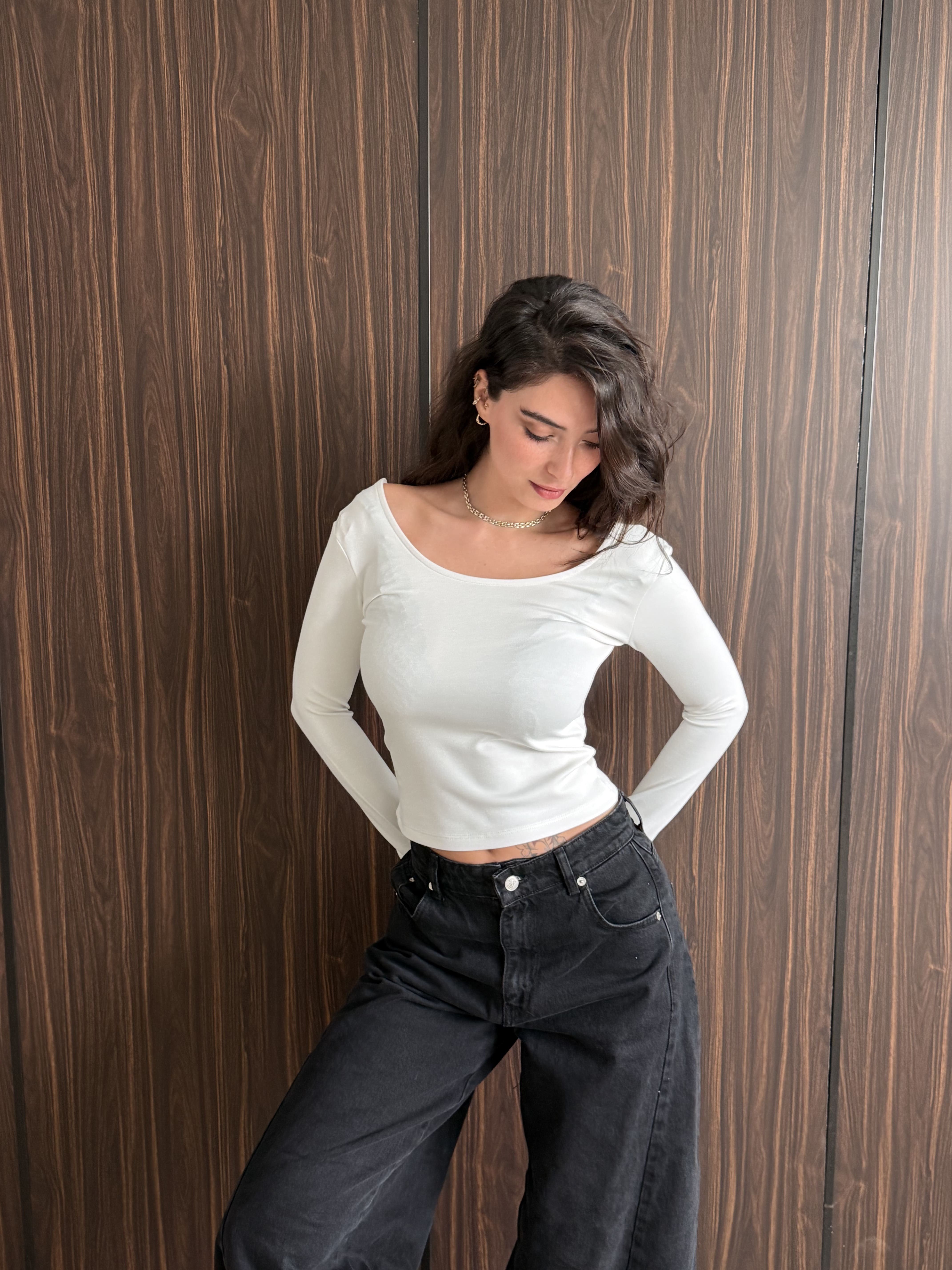 Oval Yaka Basic Crop