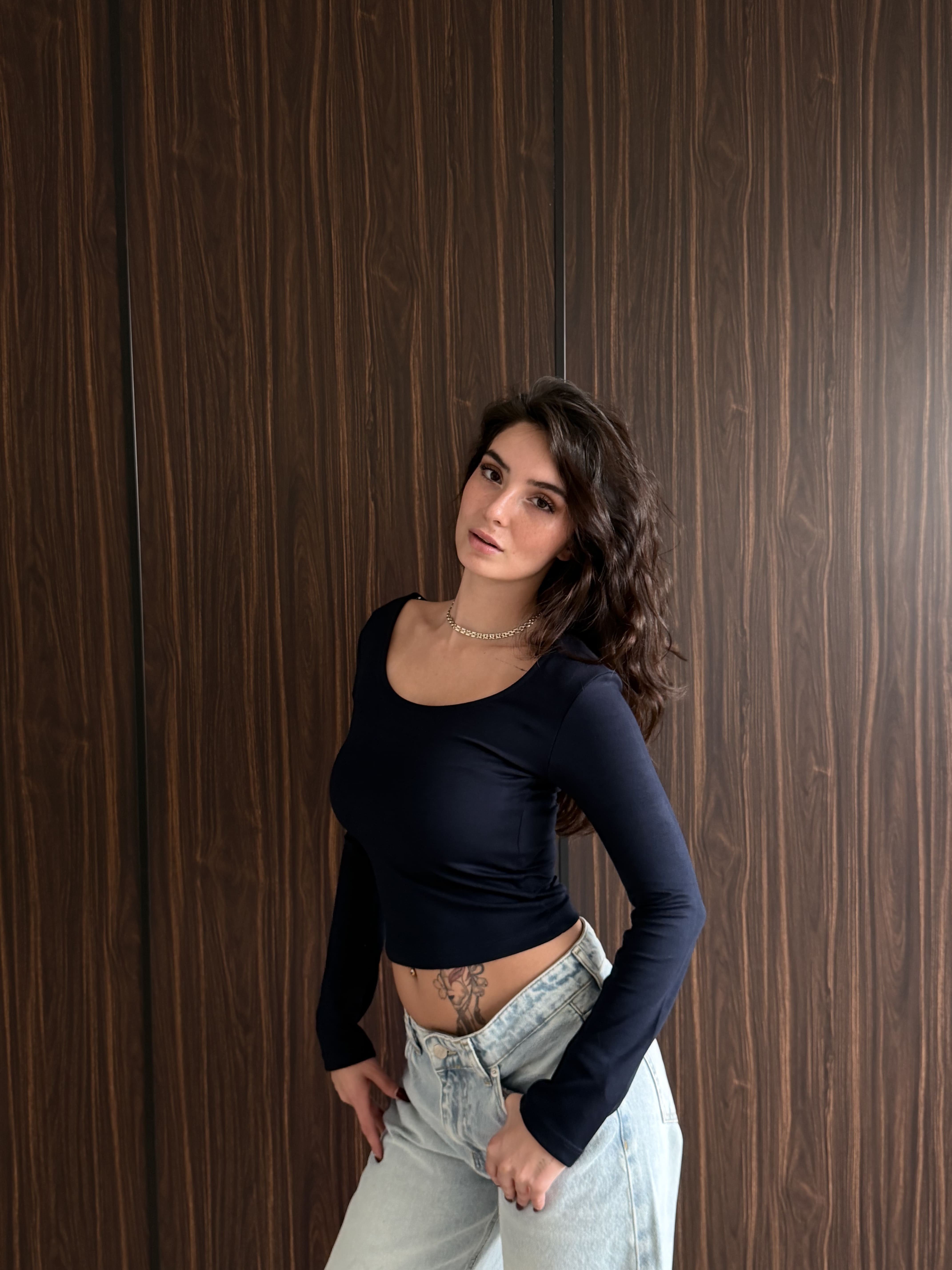 Oval Yaka Basic Crop