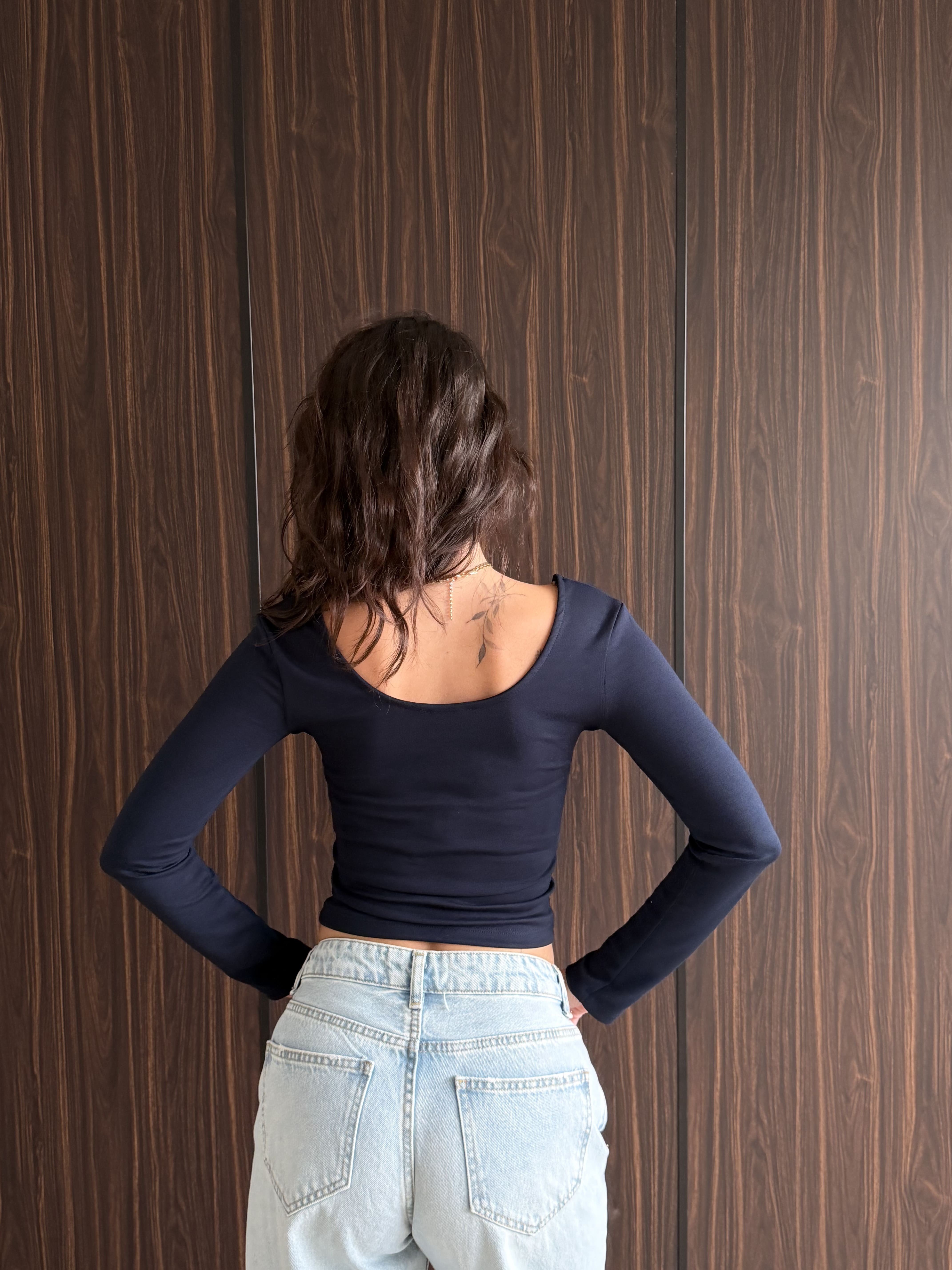 Oval Yaka Basic Crop