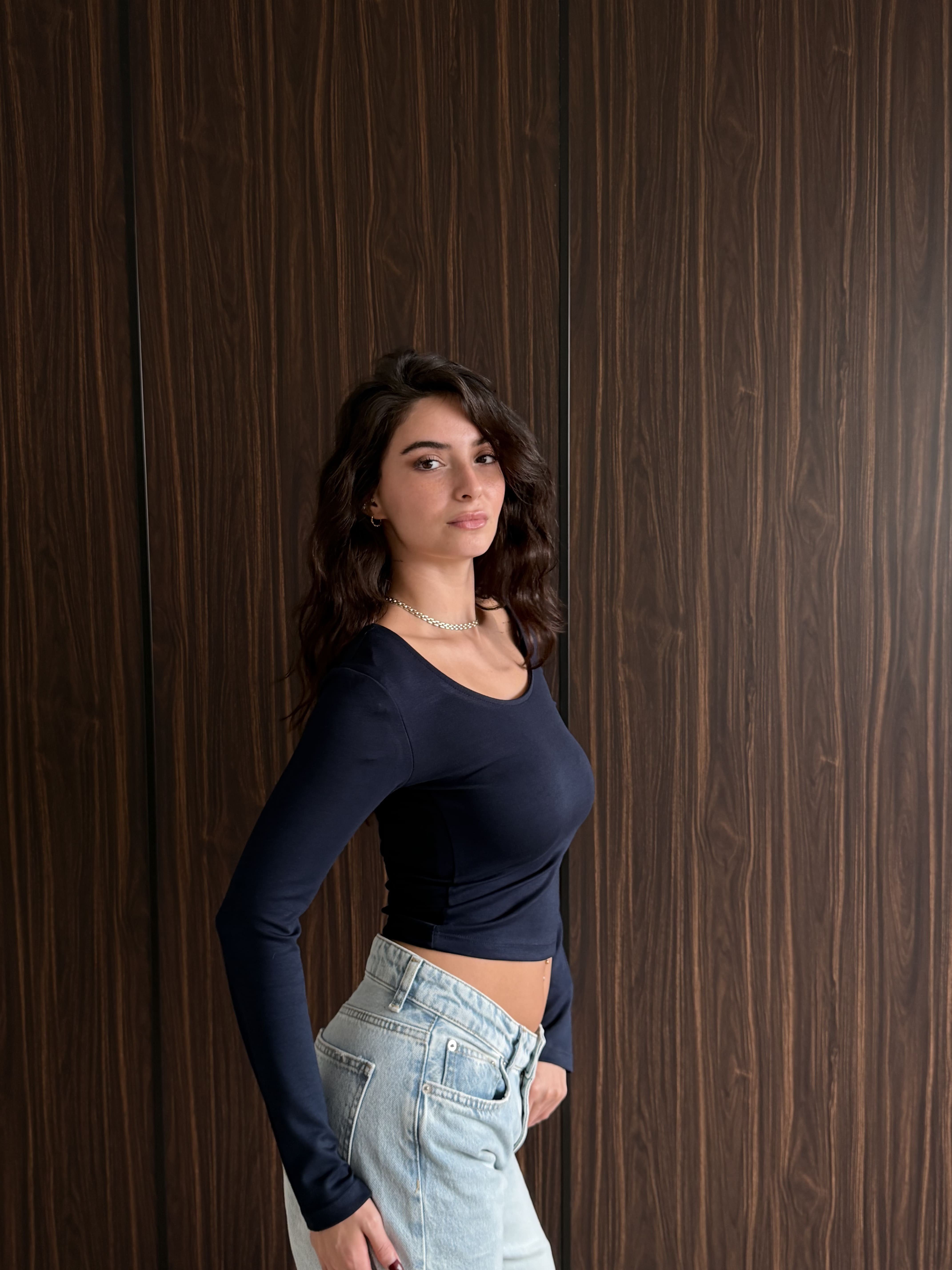 Oval Yaka Basic Crop