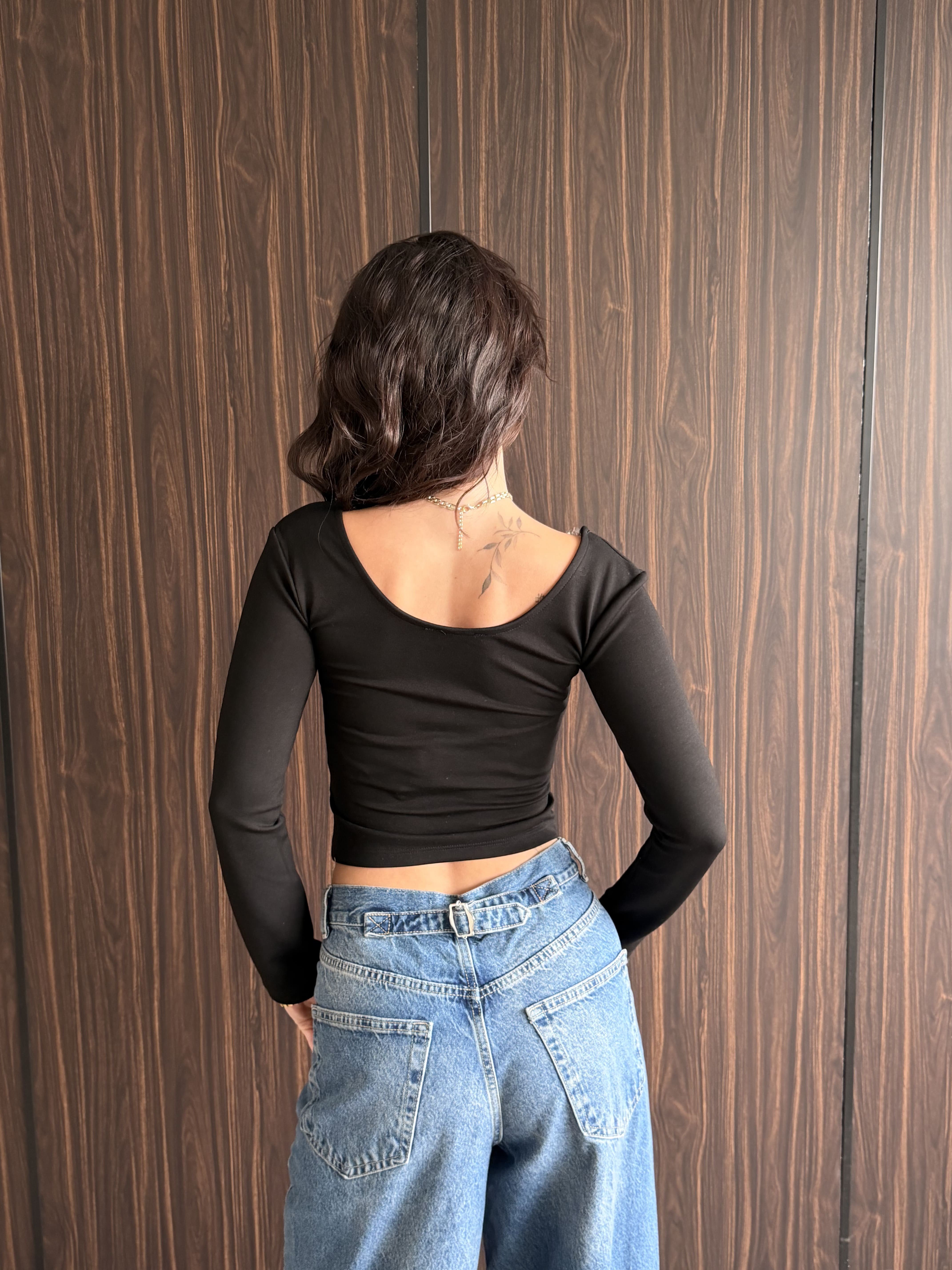 Oval Yaka Basic Crop