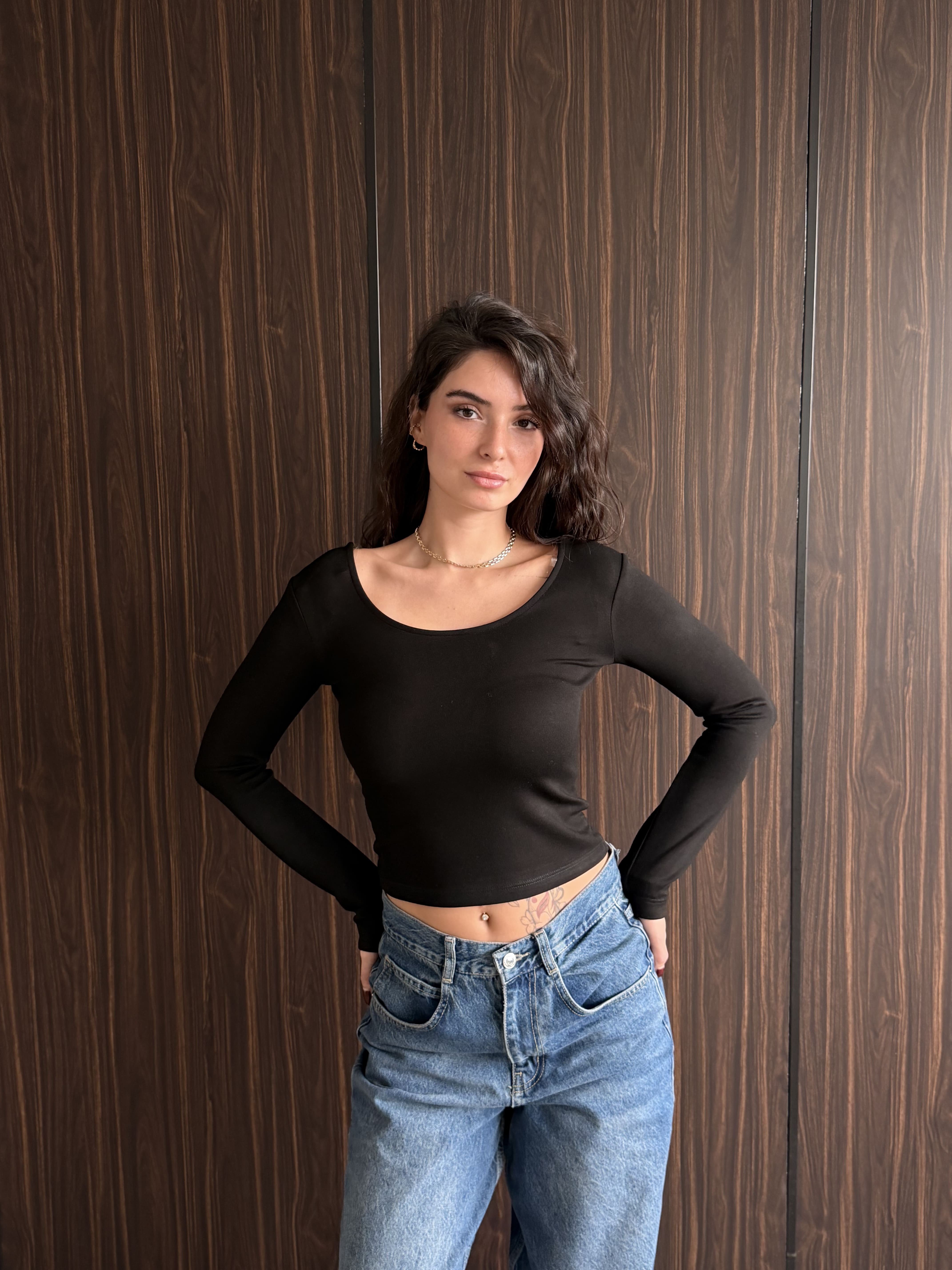 Oval Yaka Basic Crop