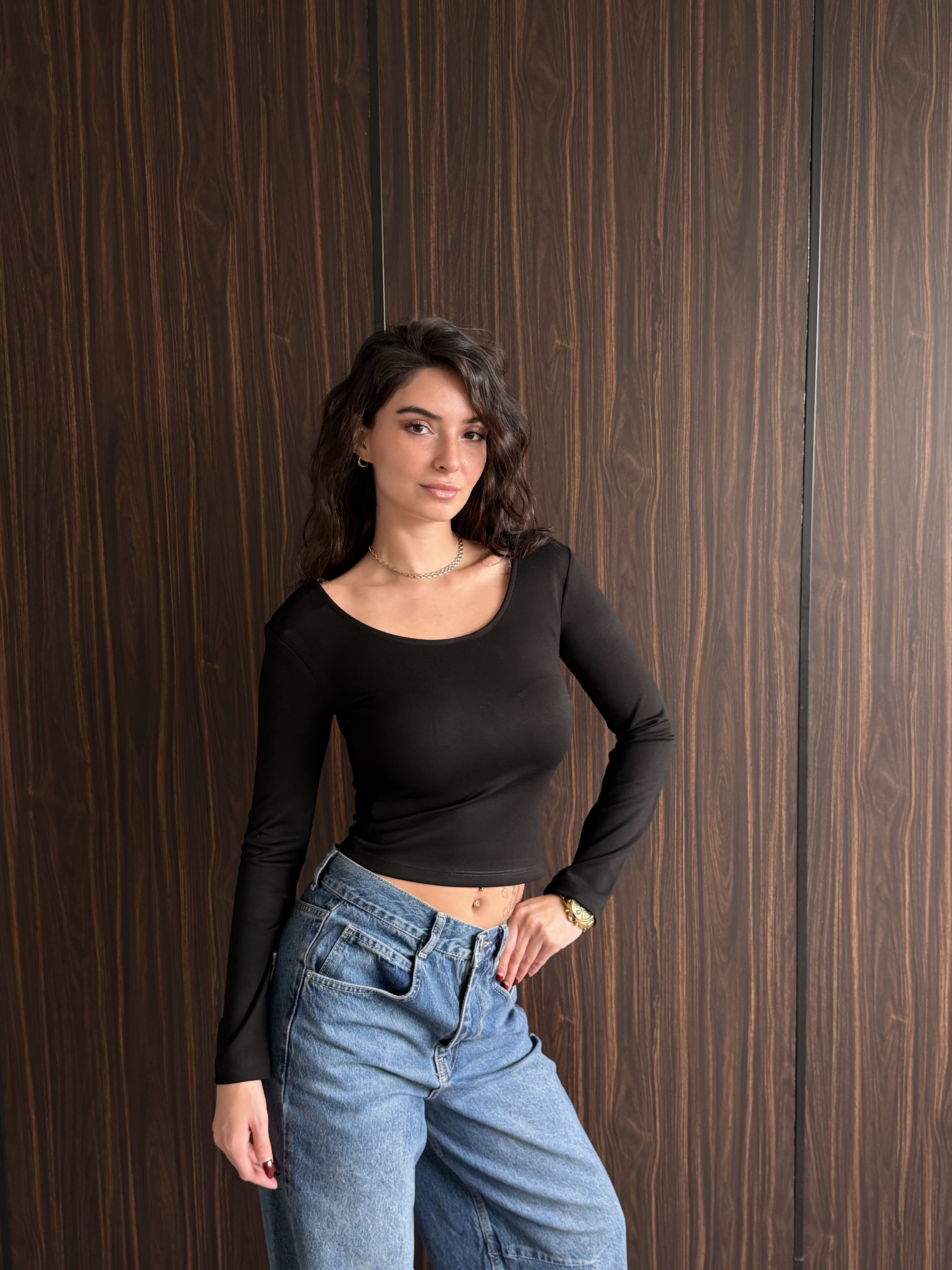 Oval Yaka Basic Crop