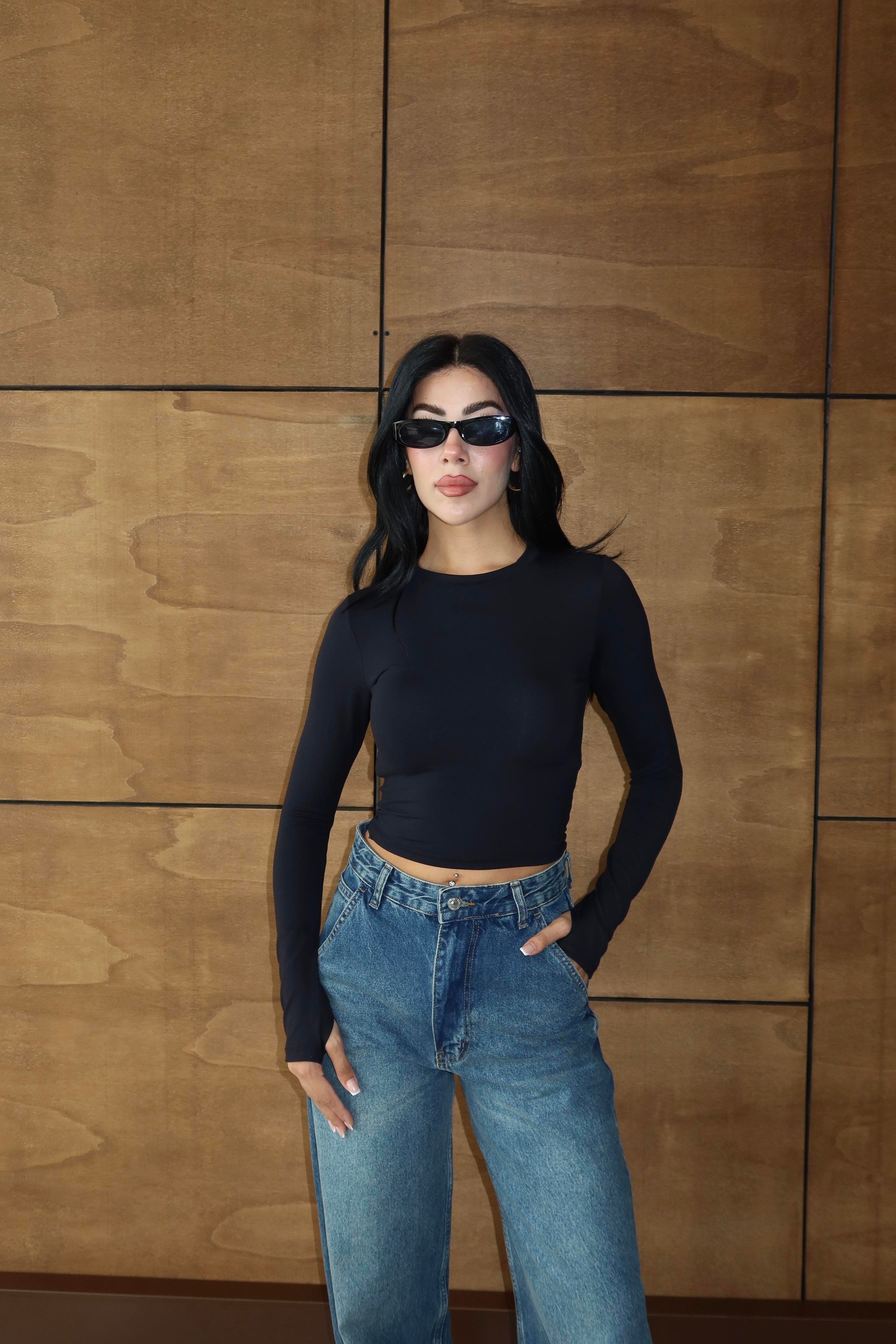 Parmak Detay Basic Crop Siyah