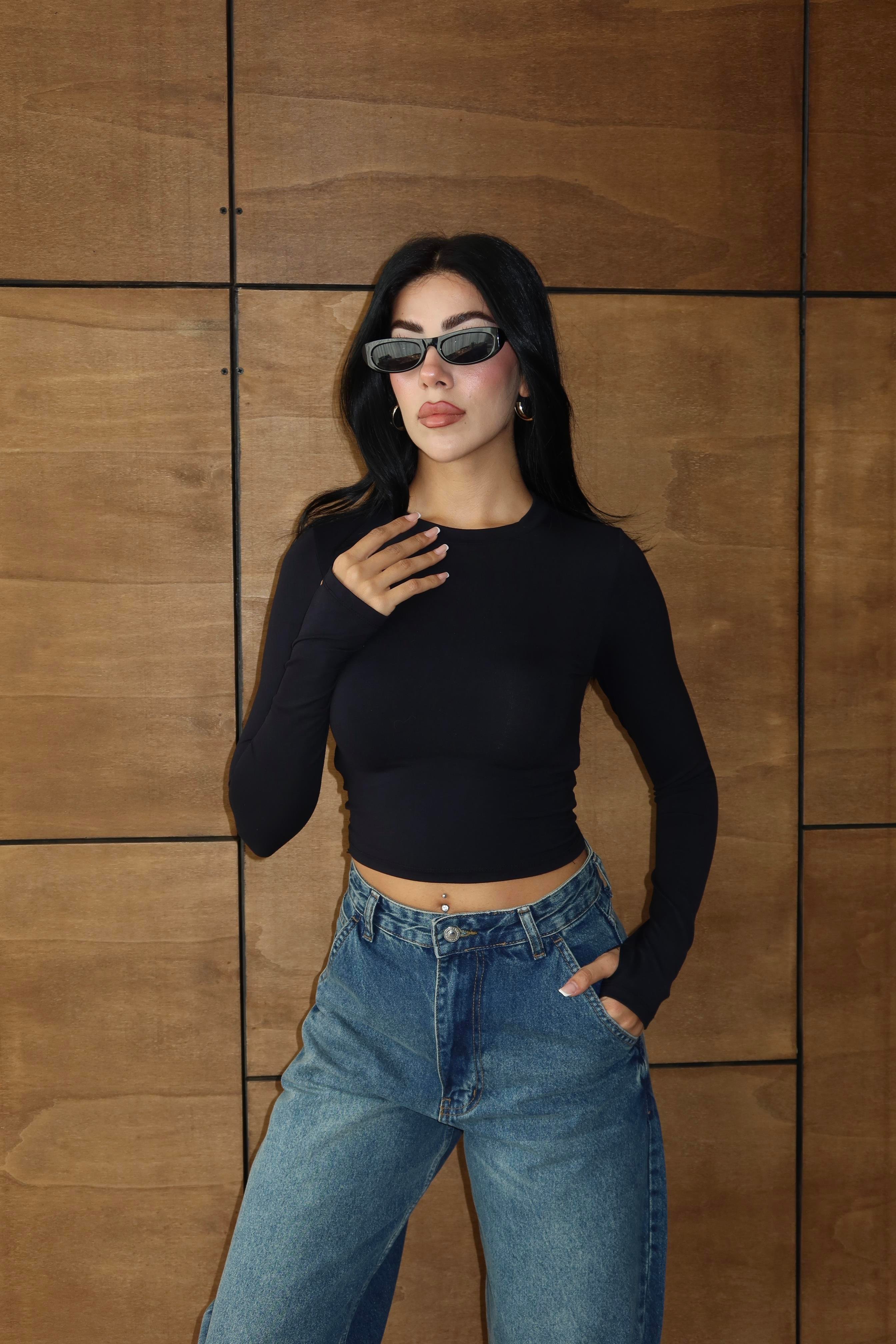 Parmak Detay Basic Crop Siyah