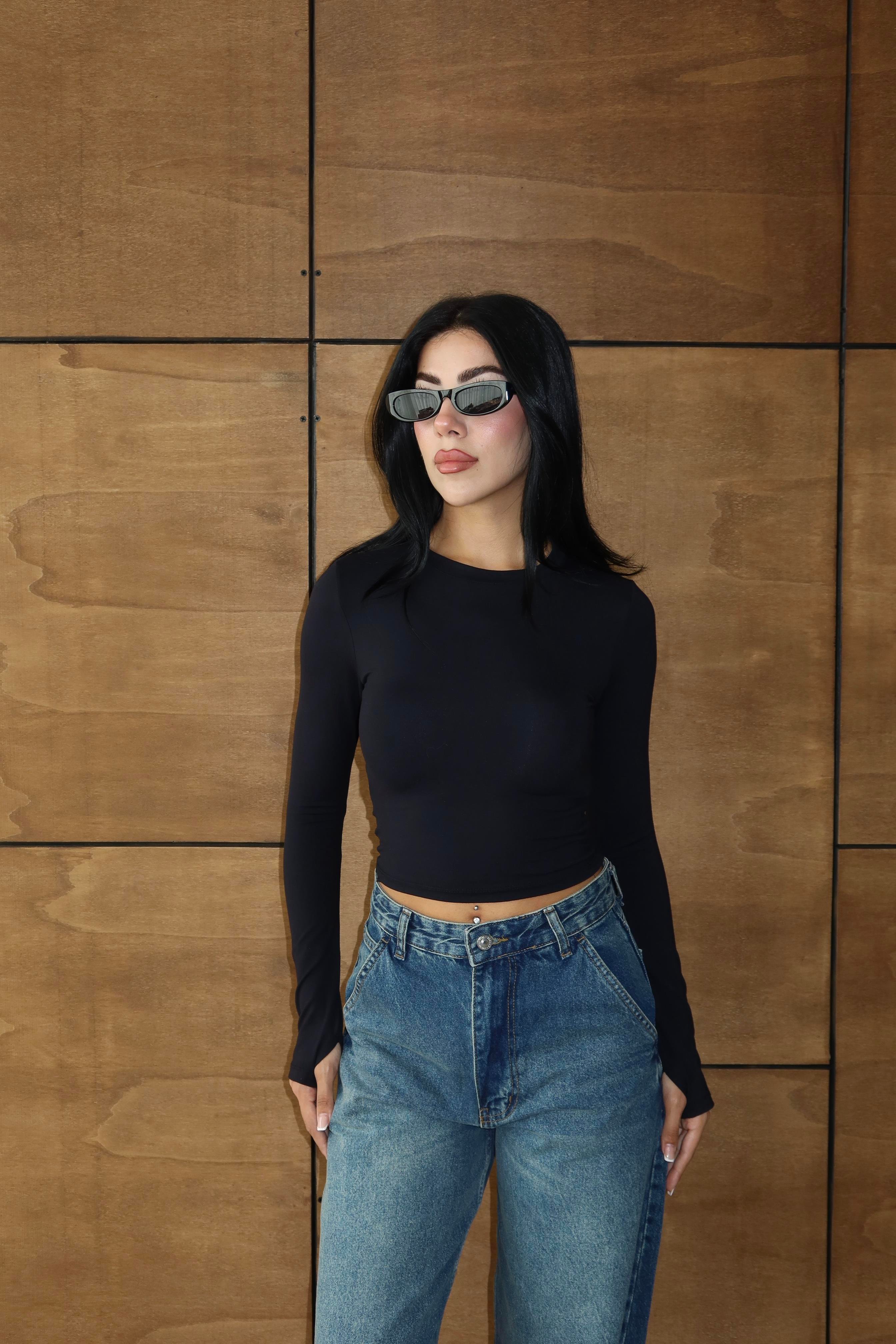Parmak Detay Basic Crop Siyah