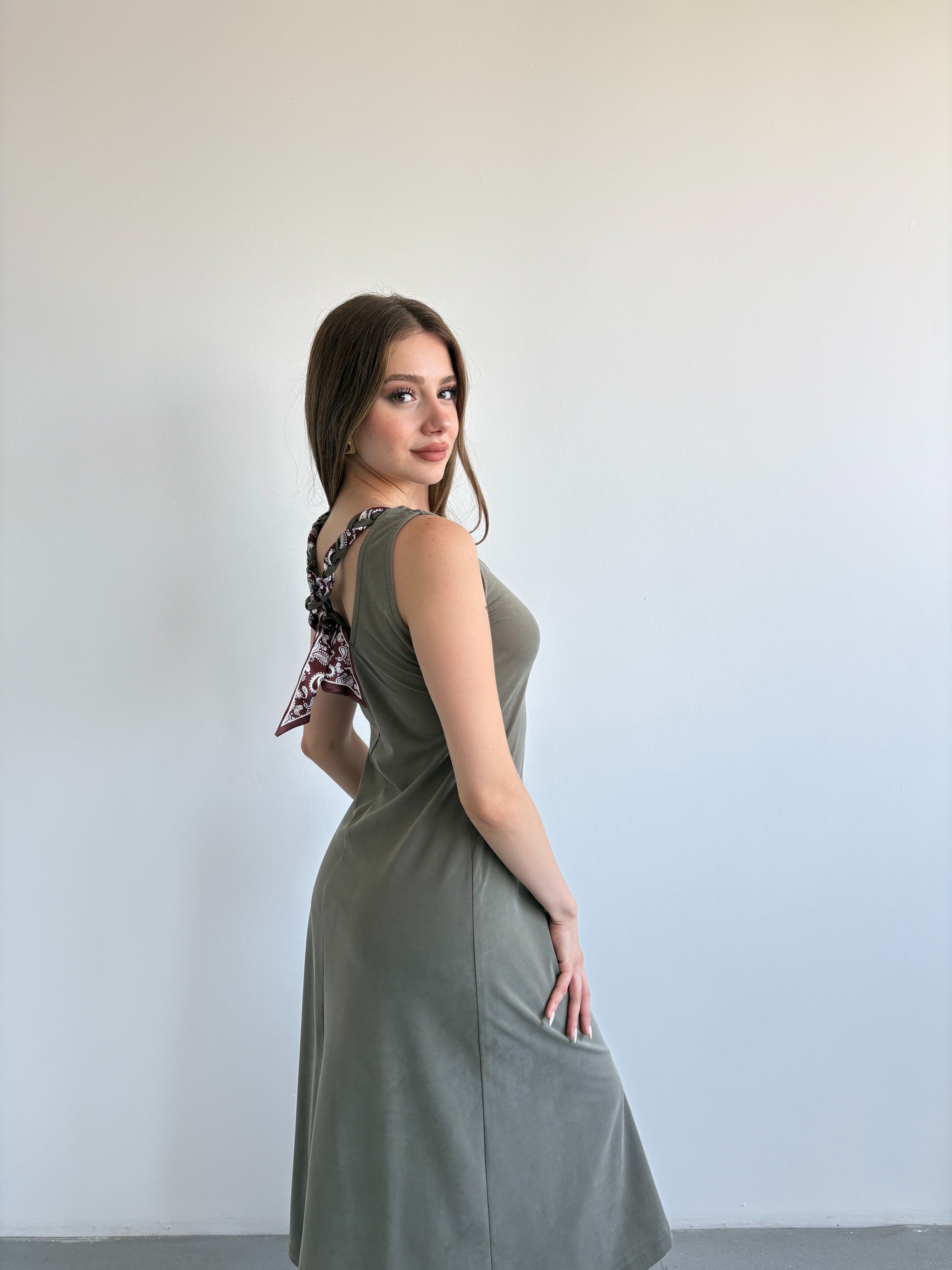 Pike Fularlı Elbise