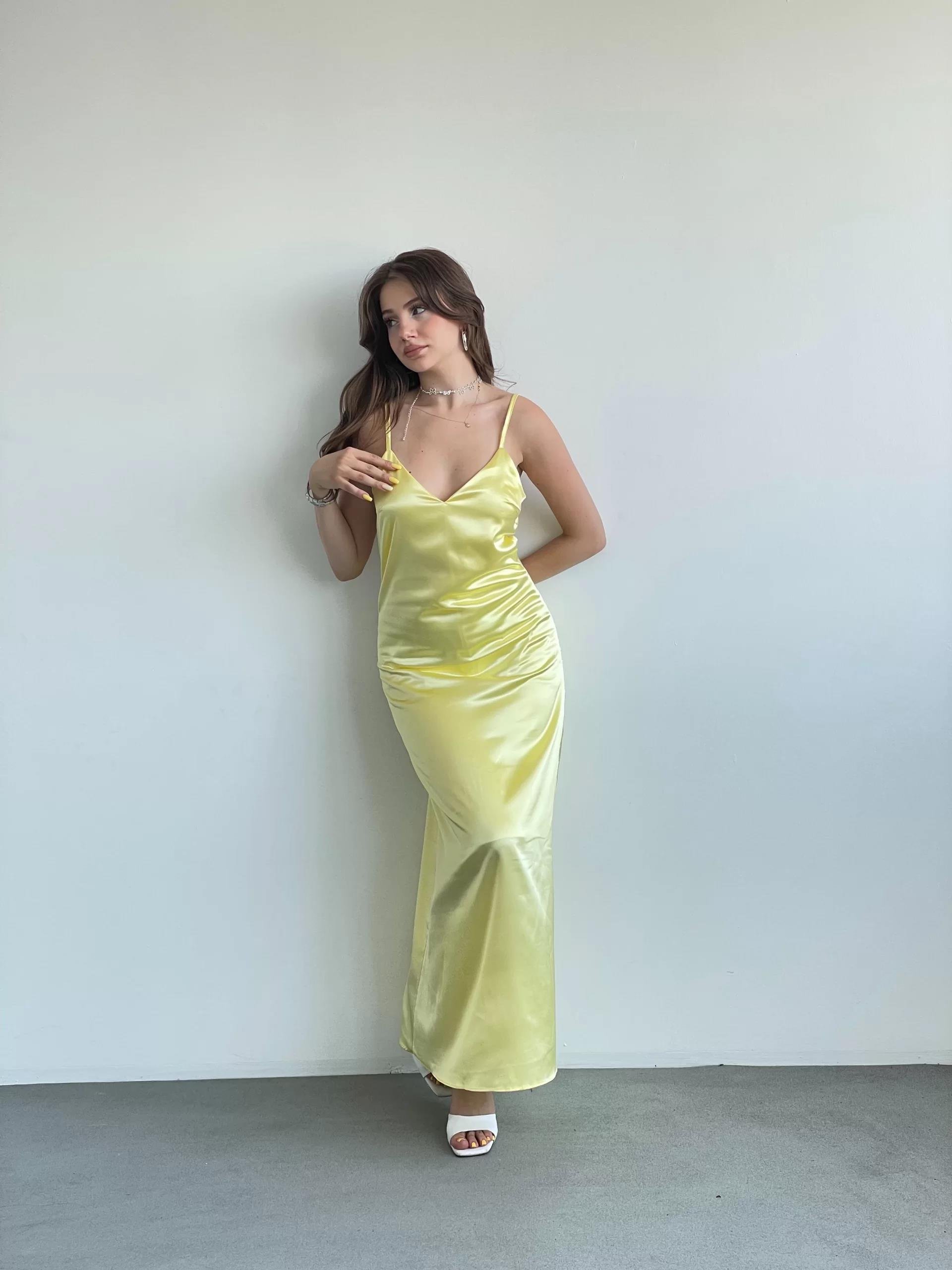 Saten Sırt Dekolteli Uzun Elbise
