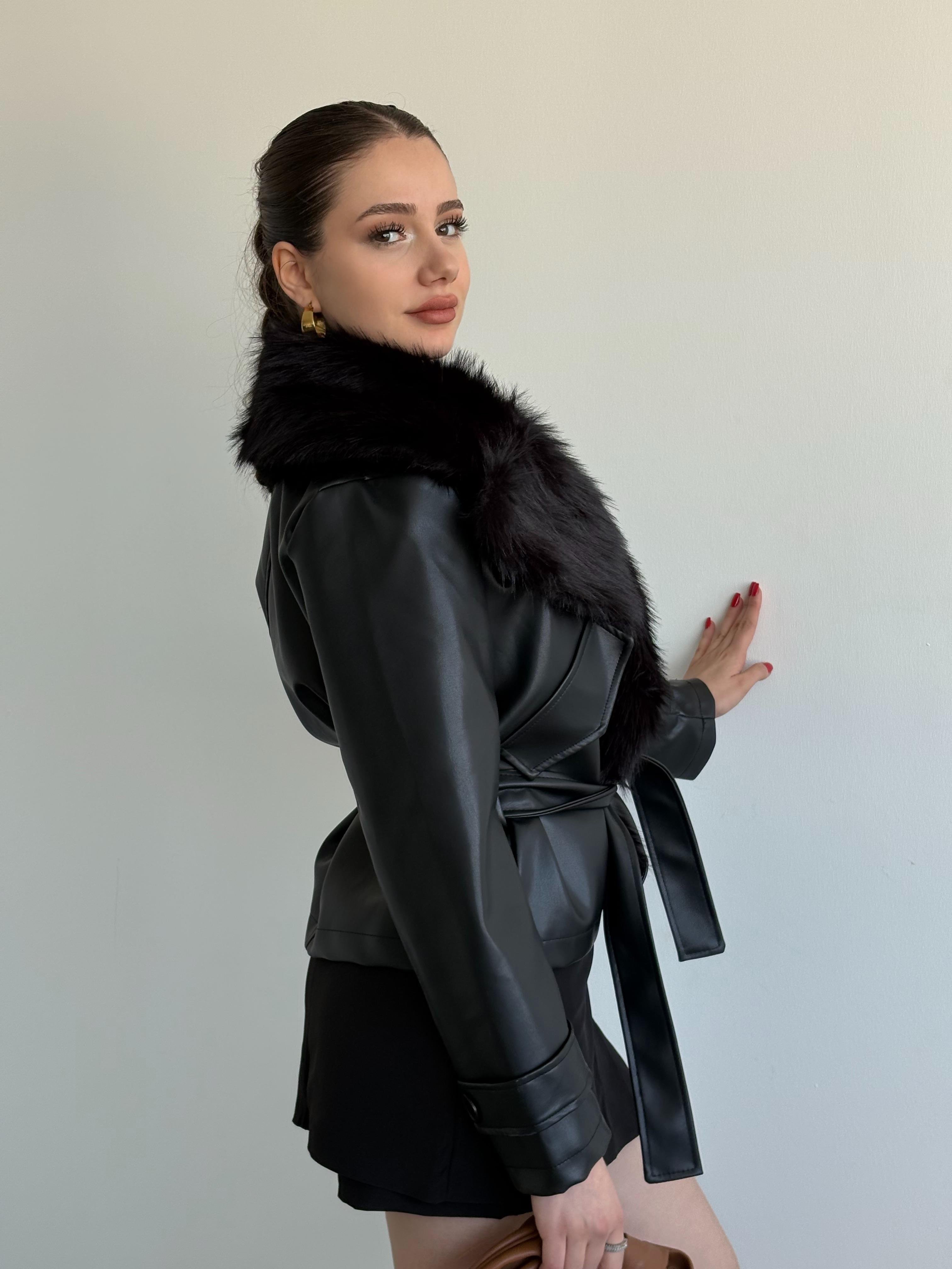 Siyah Kürklü Ceket