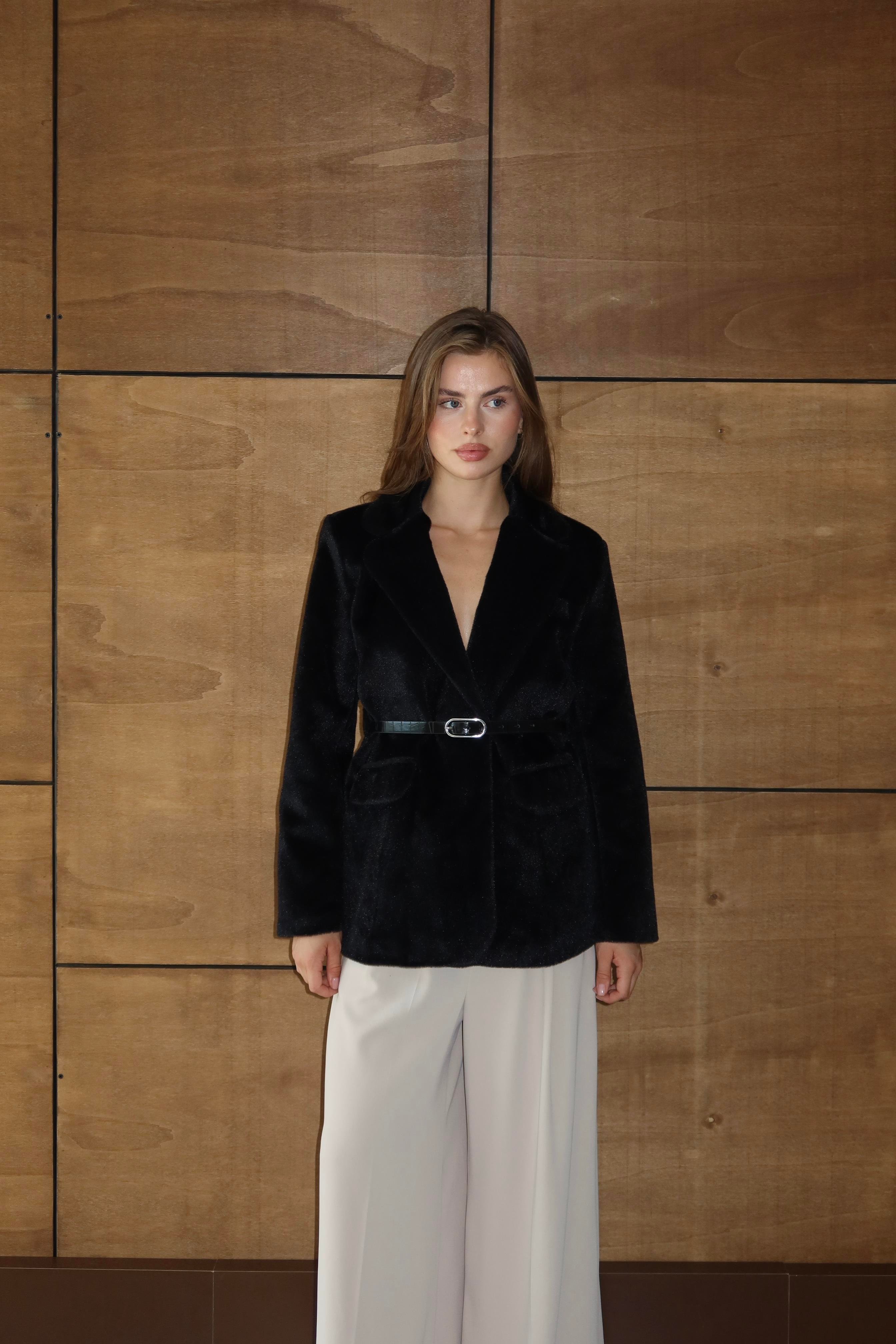 Tay Tüyü Kemerli Blazer