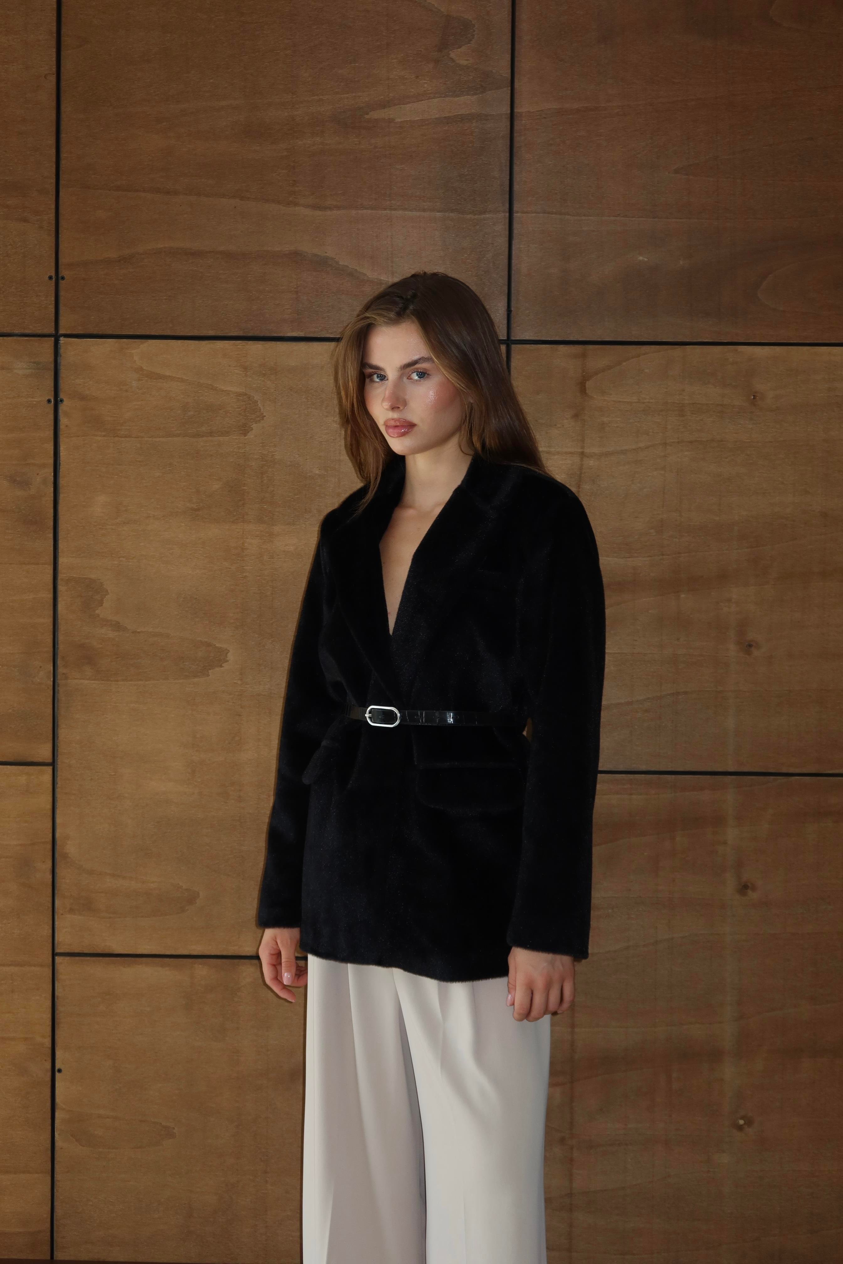 Tay Tüyü Kemerli Blazer