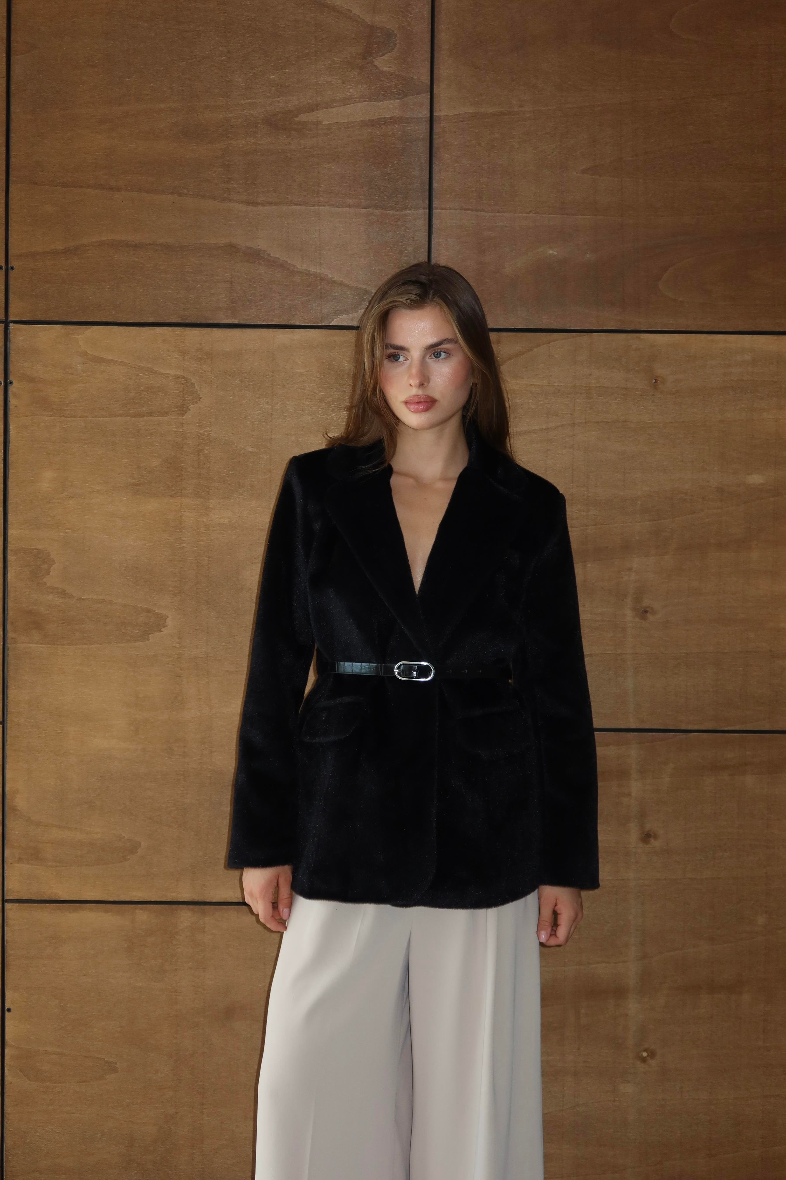 Tay Tüyü Kemerli Blazer