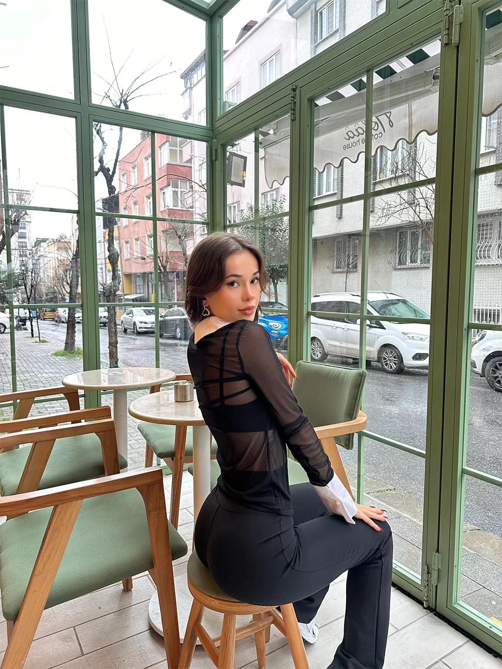 Tül Yaka Detay Crop