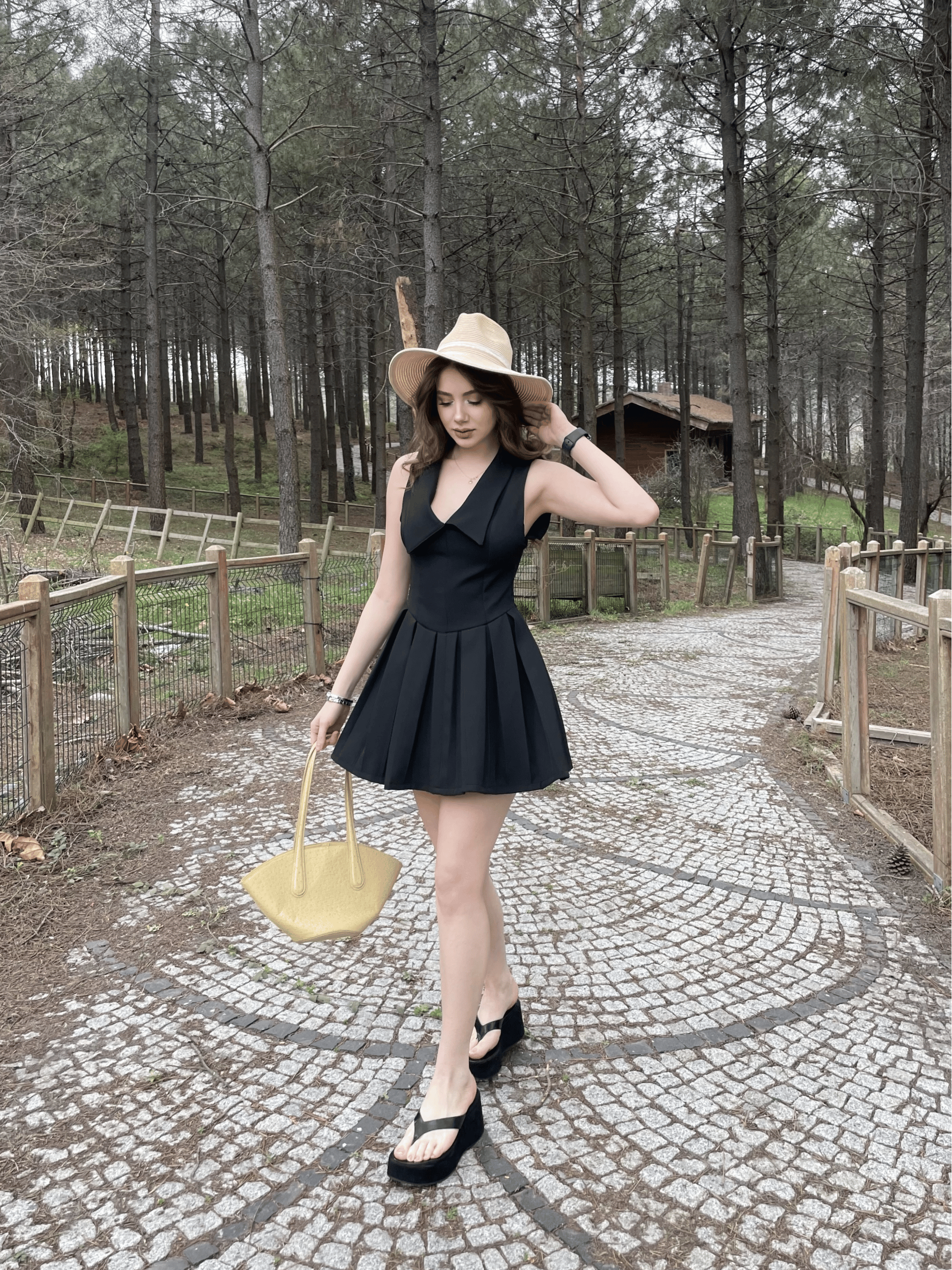 Yaka Detaylı Double Elbise