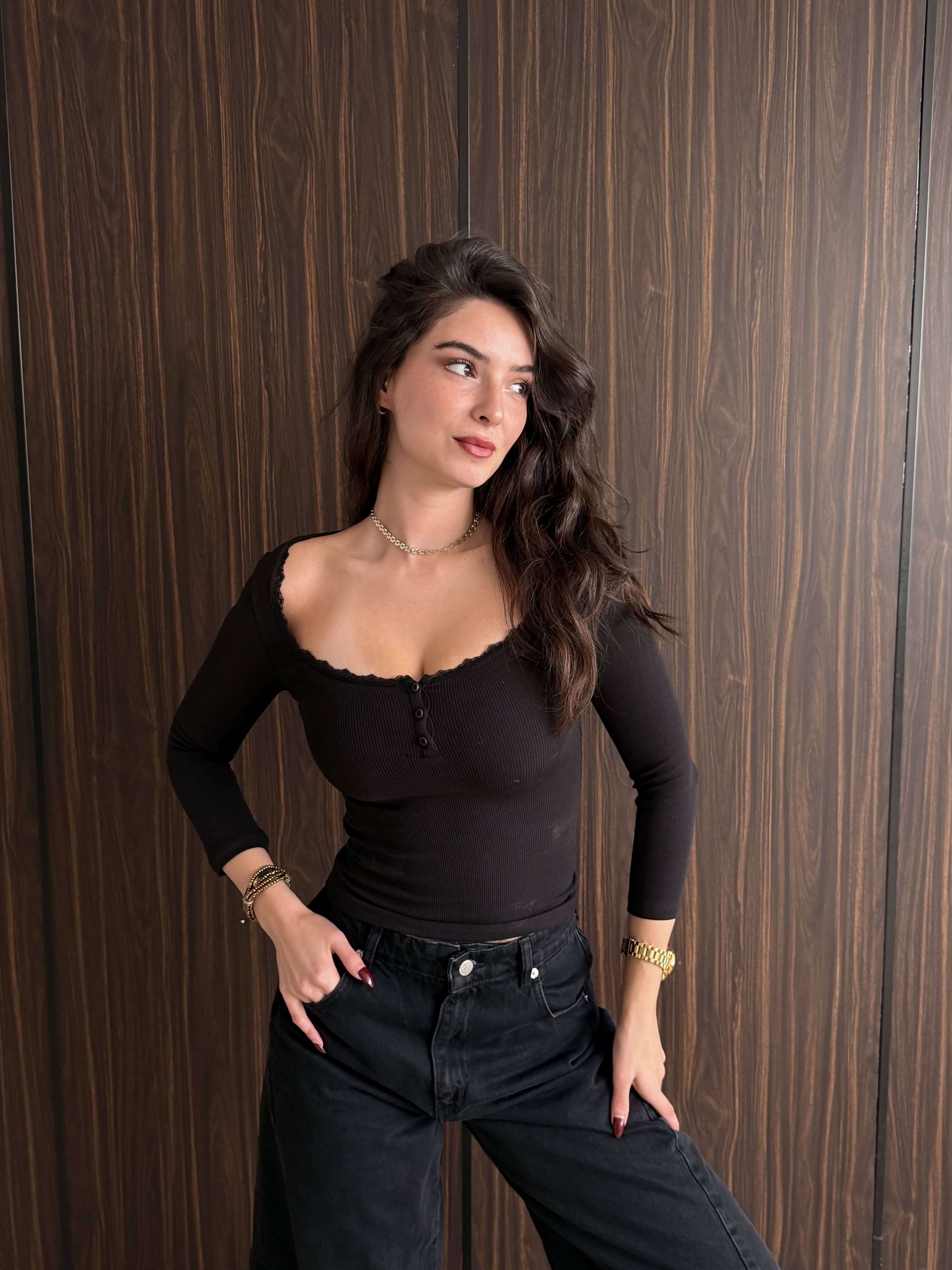 Yakası Dantel Bluz