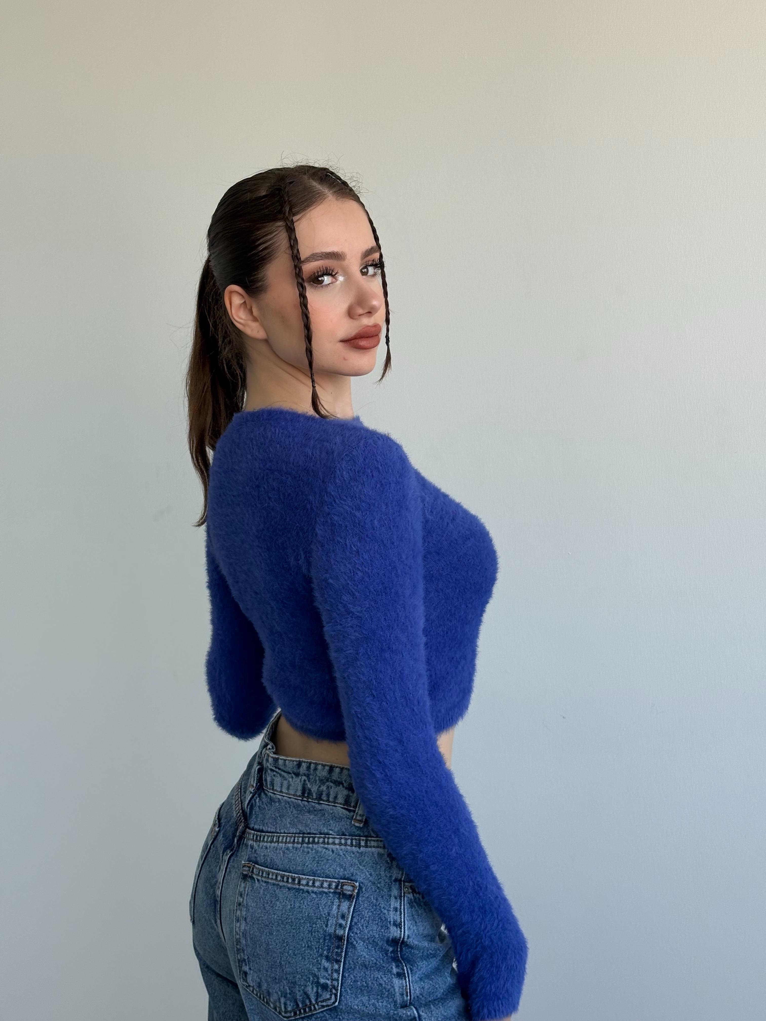 Yumoş Dekolteli Crop
