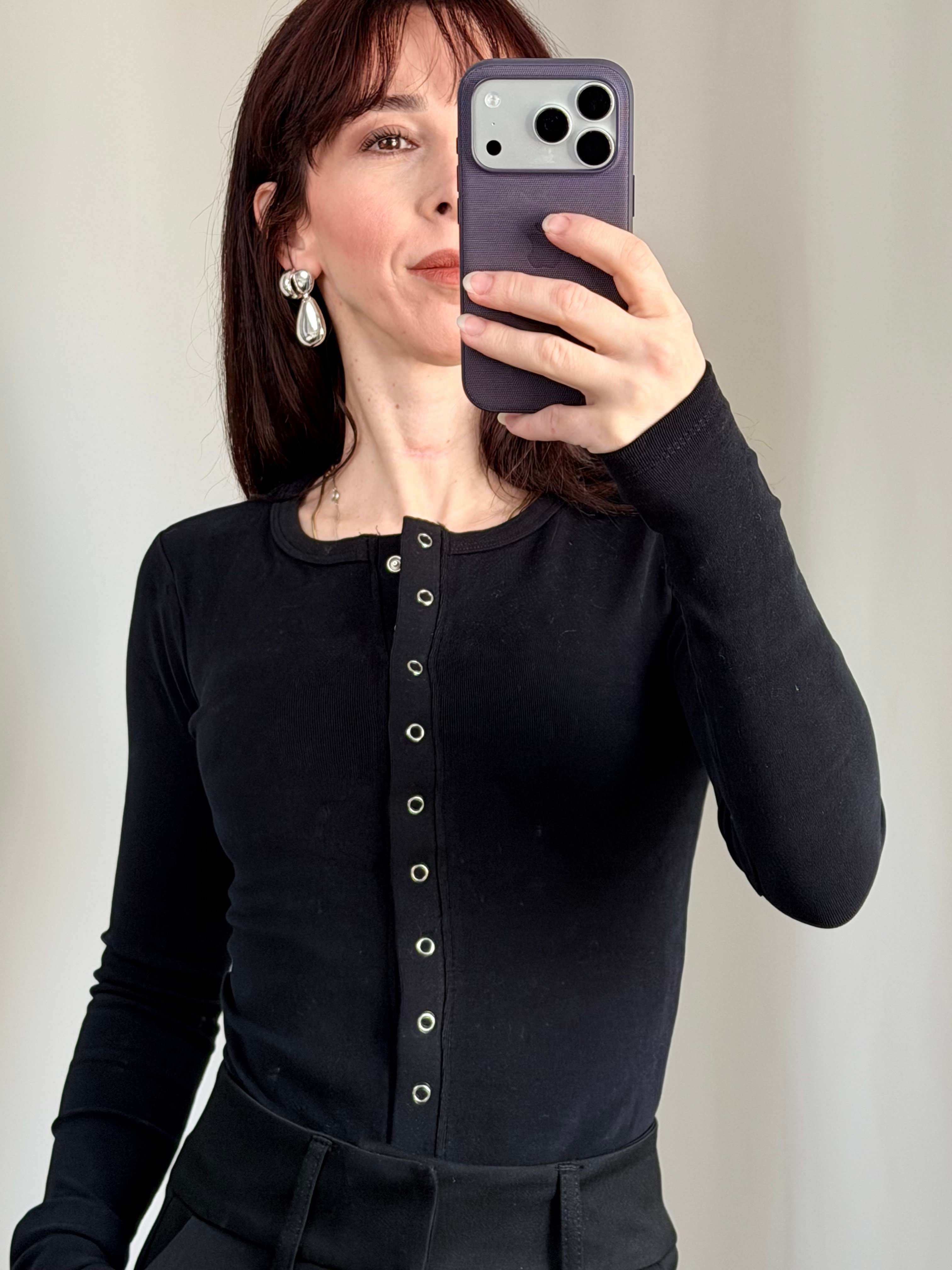 Çıtçıtlı Siyah Bluz