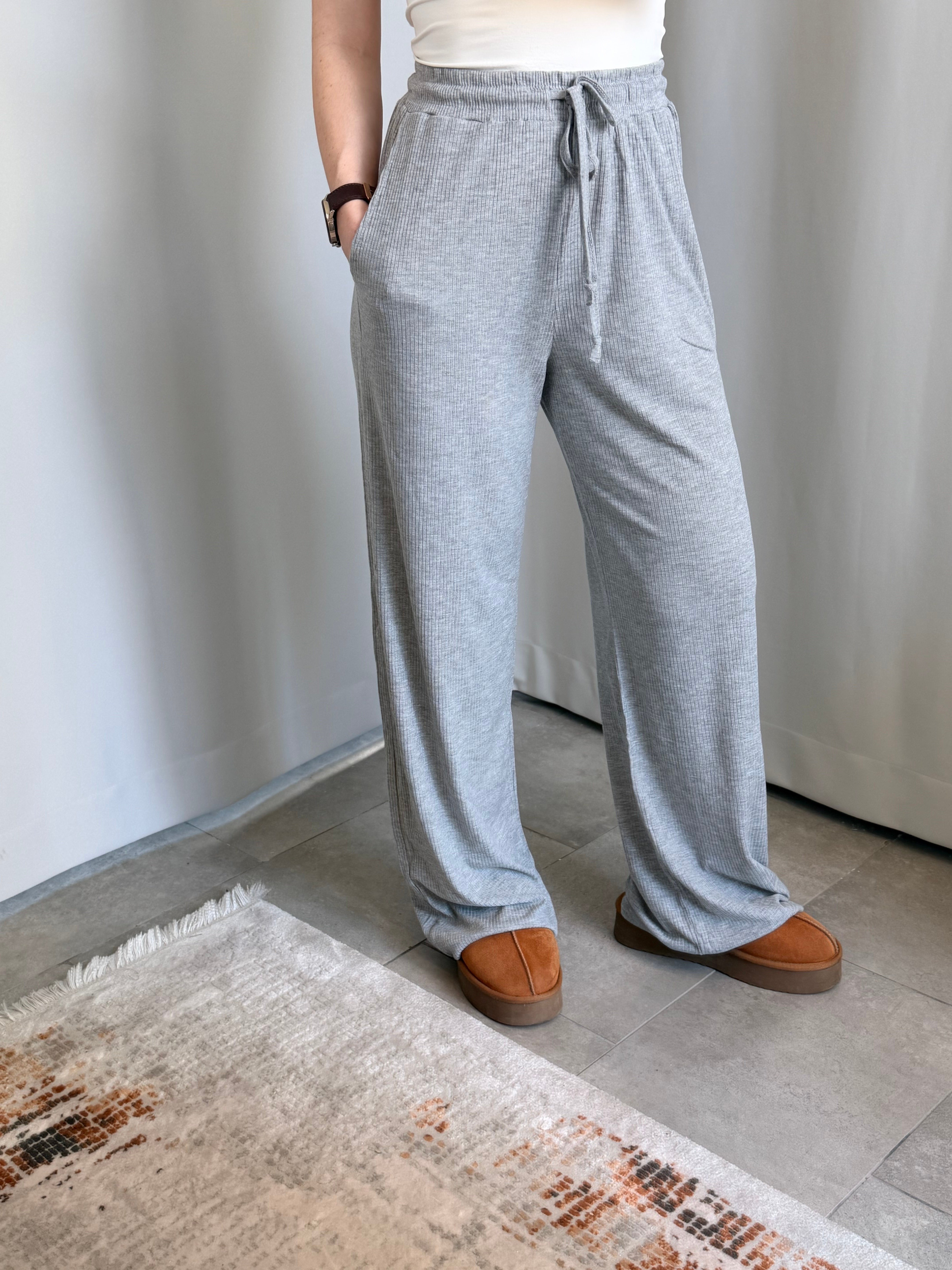 Gri Renk Basic Pantolon