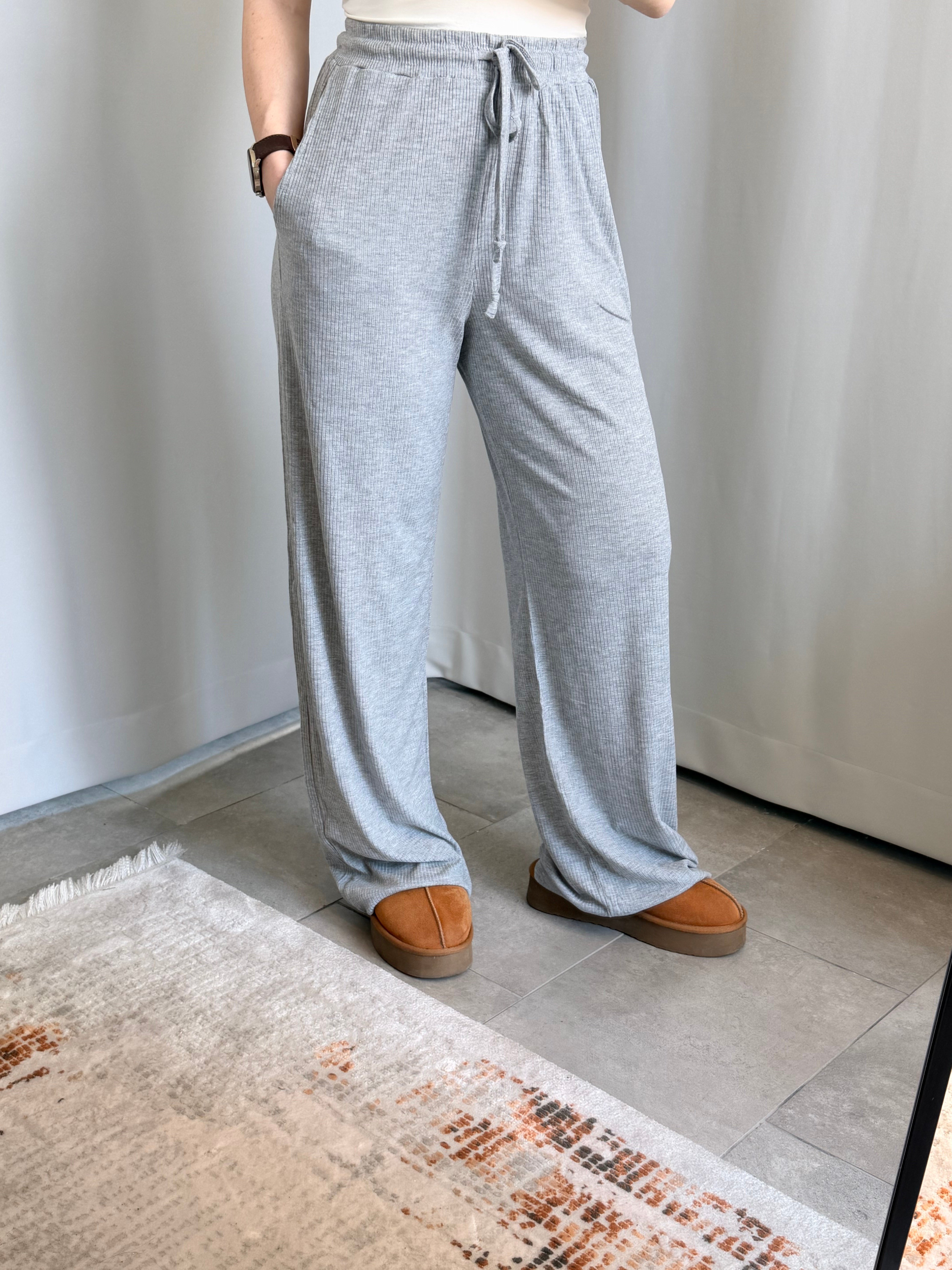 Gri Renk Basic Pantolon