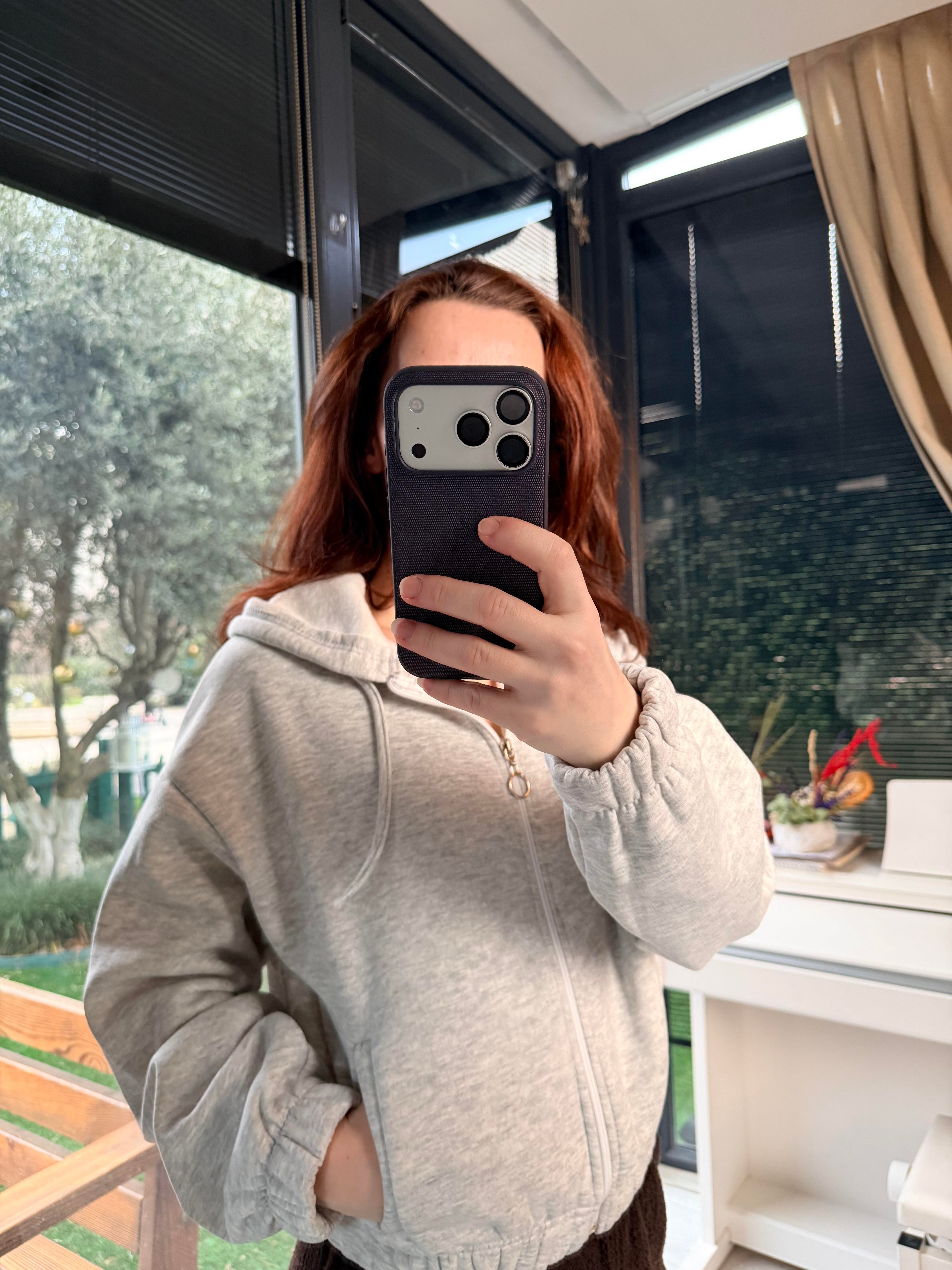Kapüşonlu Kısa Gri Renk Sweatshirt 