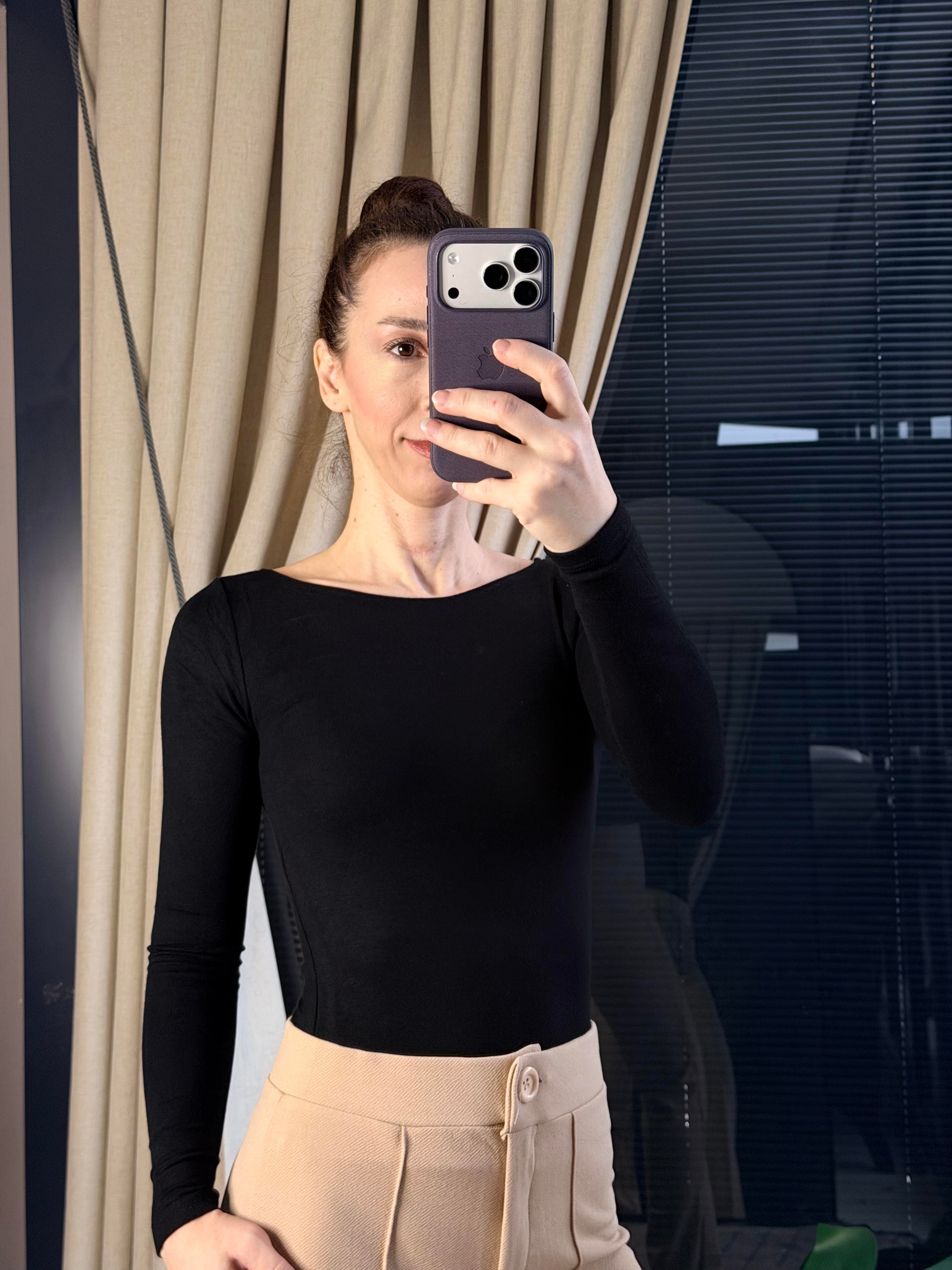 Kayık Yaka Krem Siyah Body