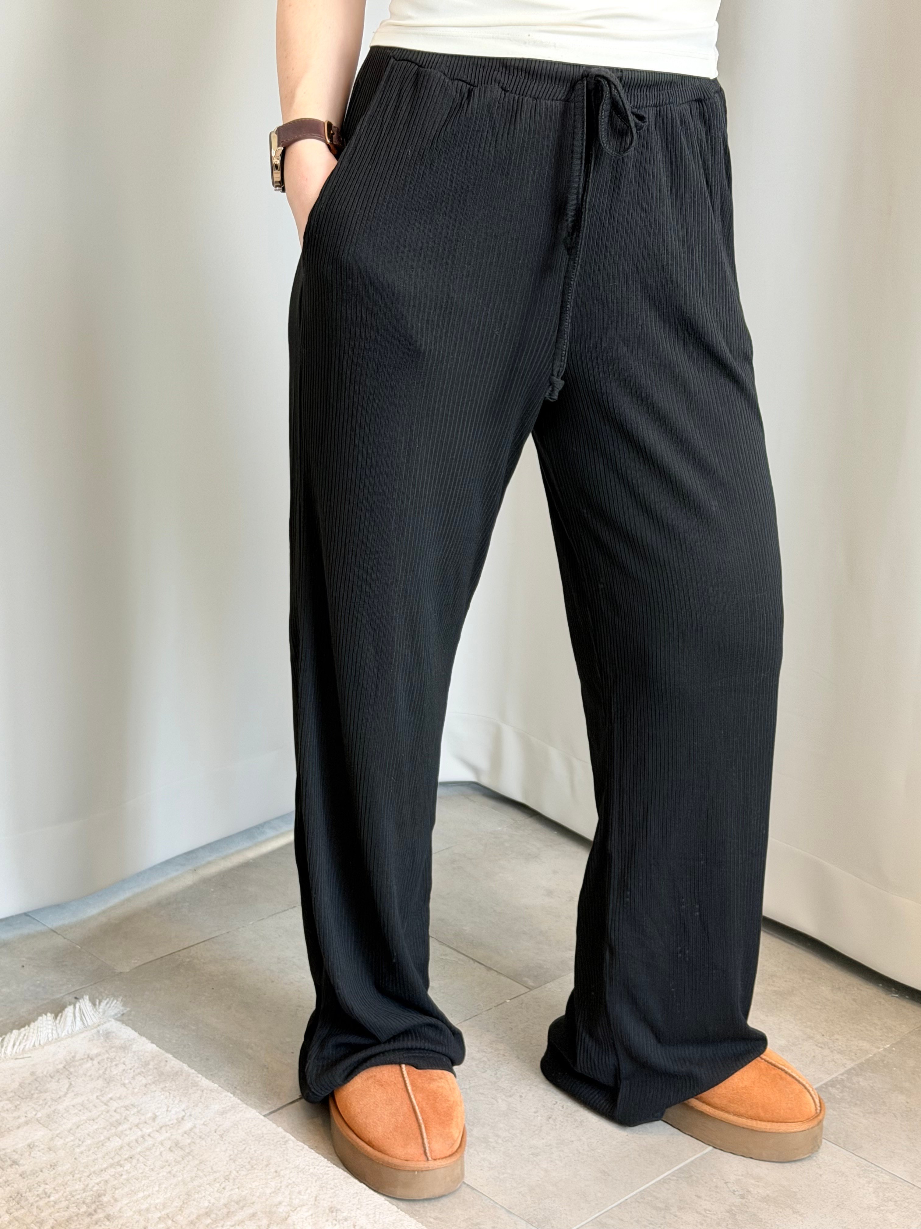 Siyah Renk Basic Pantolon